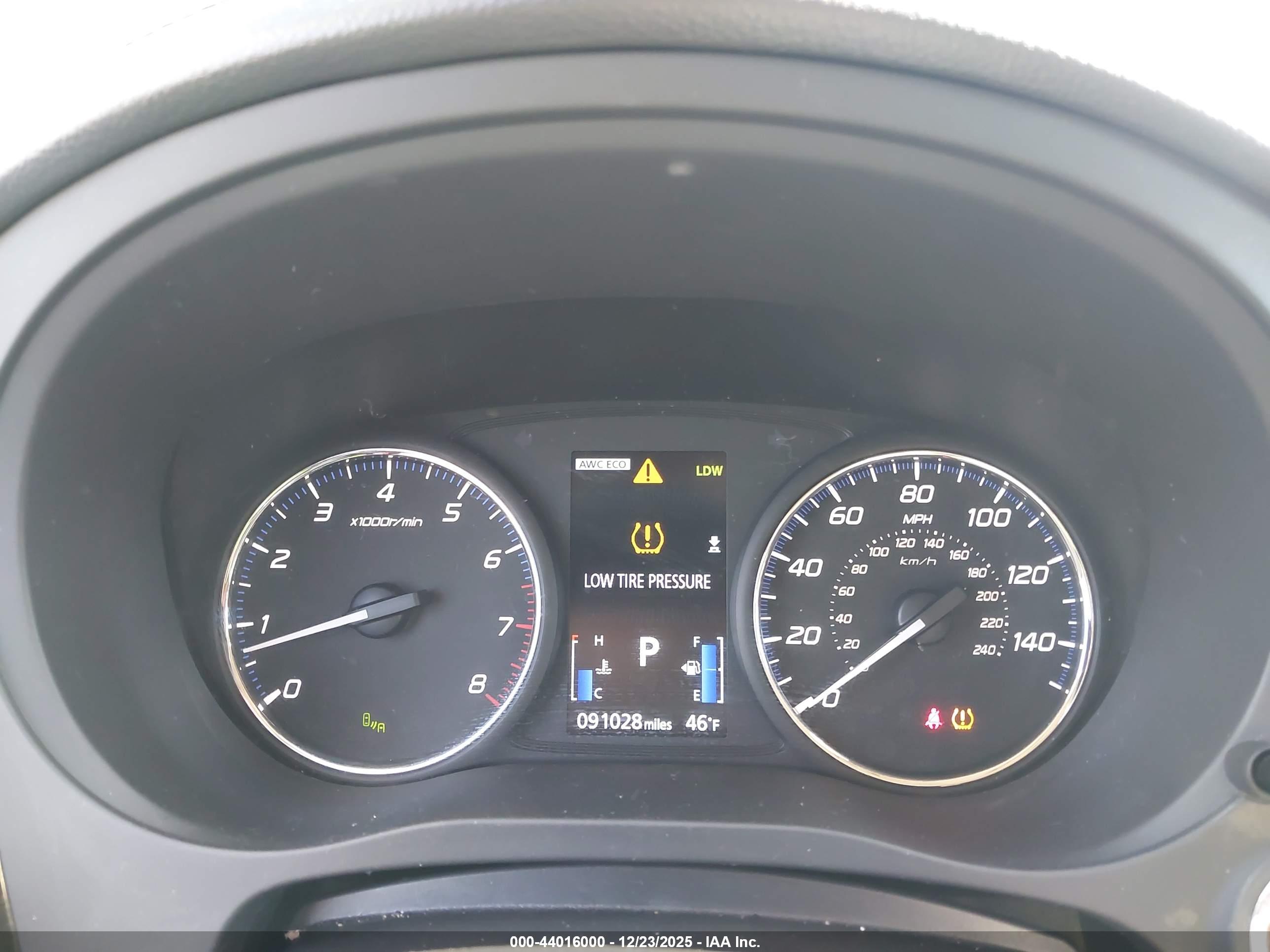 MITSUBISHI OUTLANDER image 7