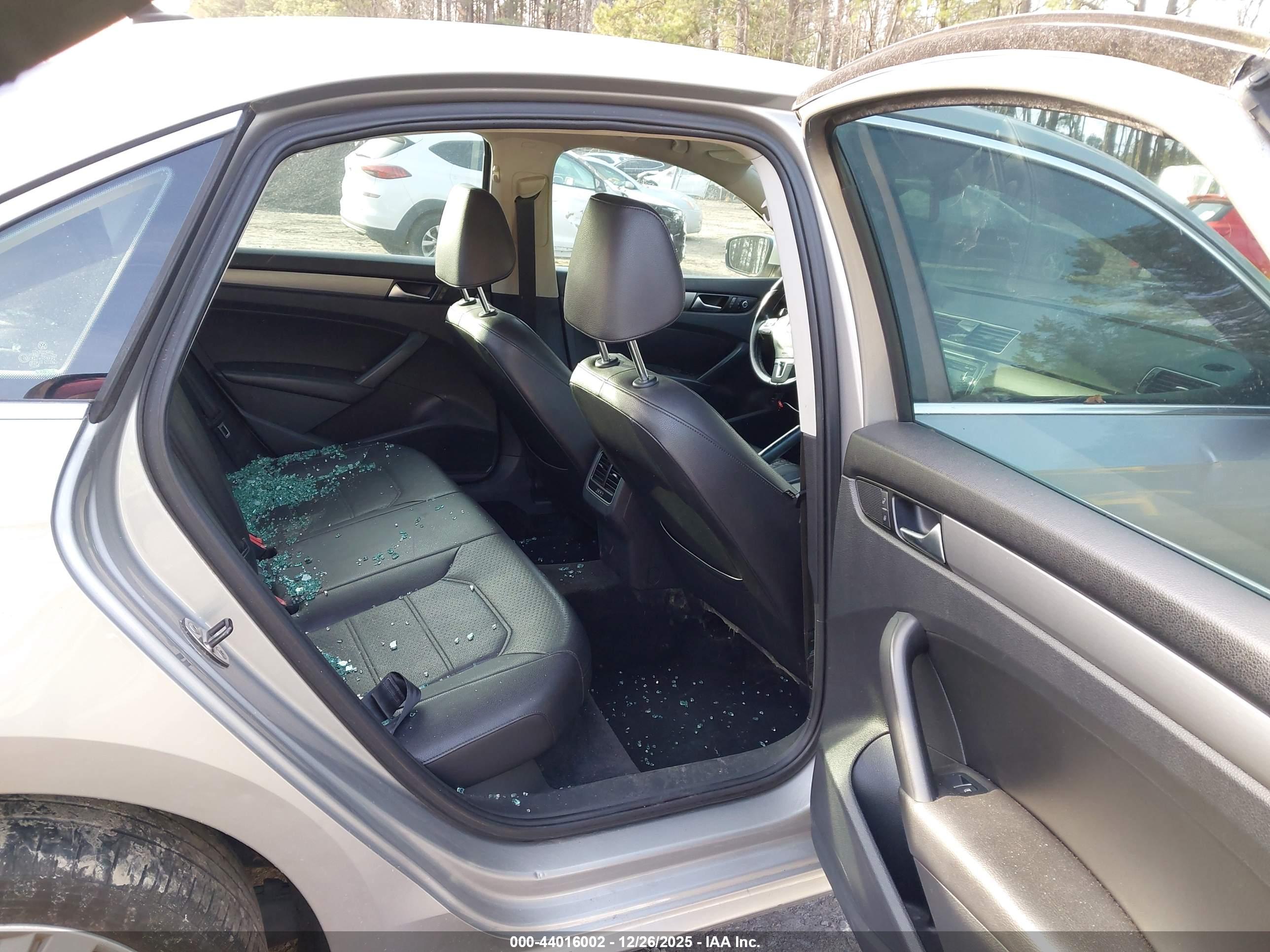 VOLKSWAGEN PASSAT image 8