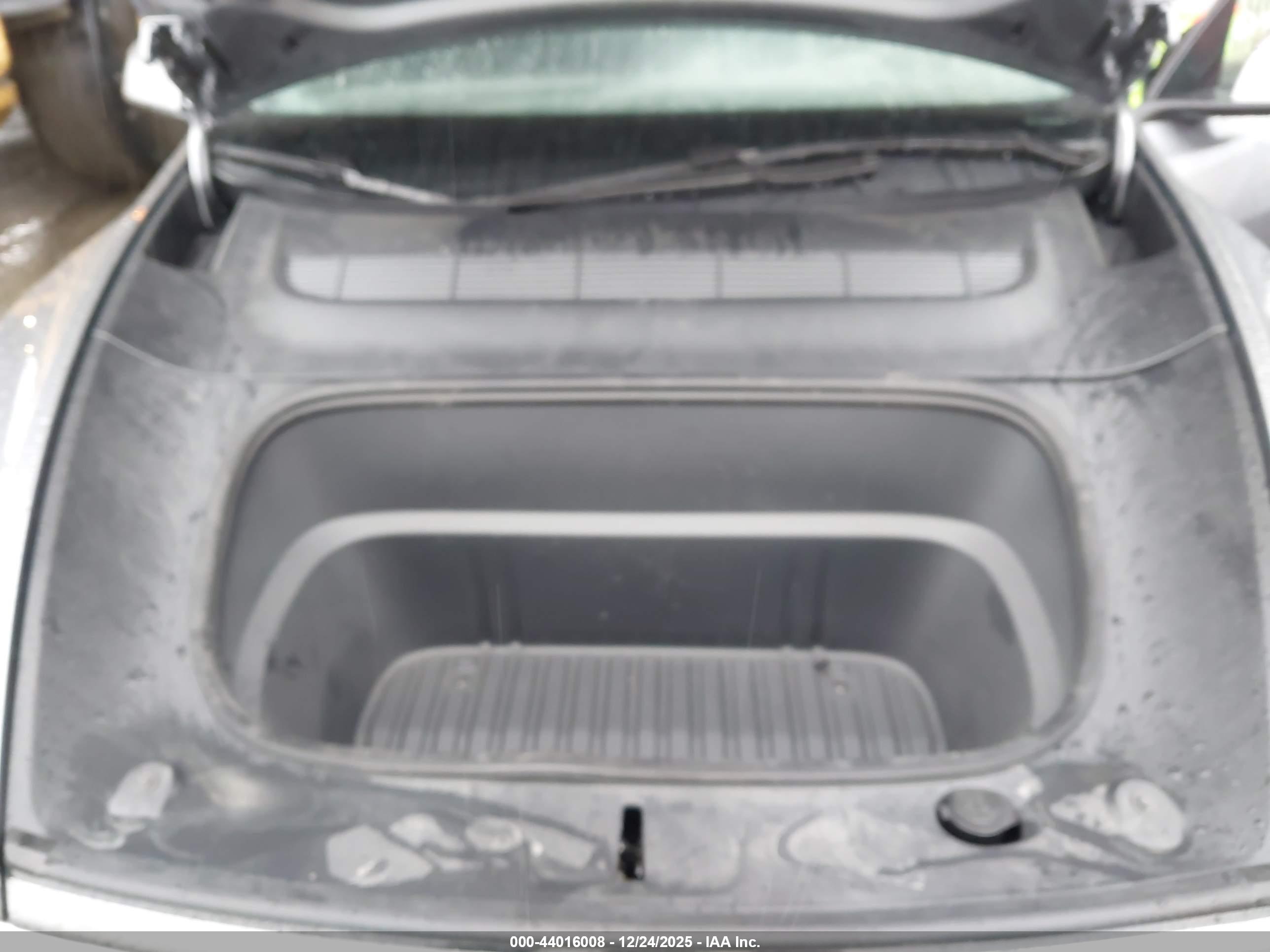 TESLA MODEL image 10