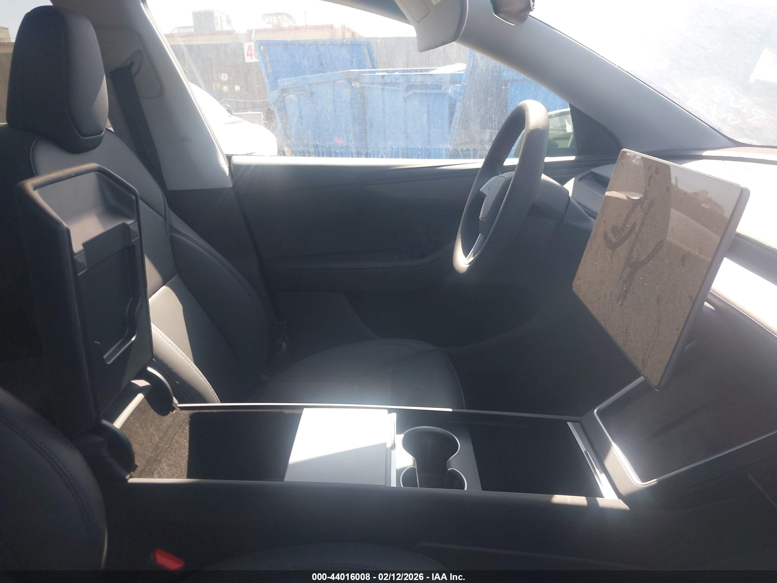 TESLA MODEL image 5
