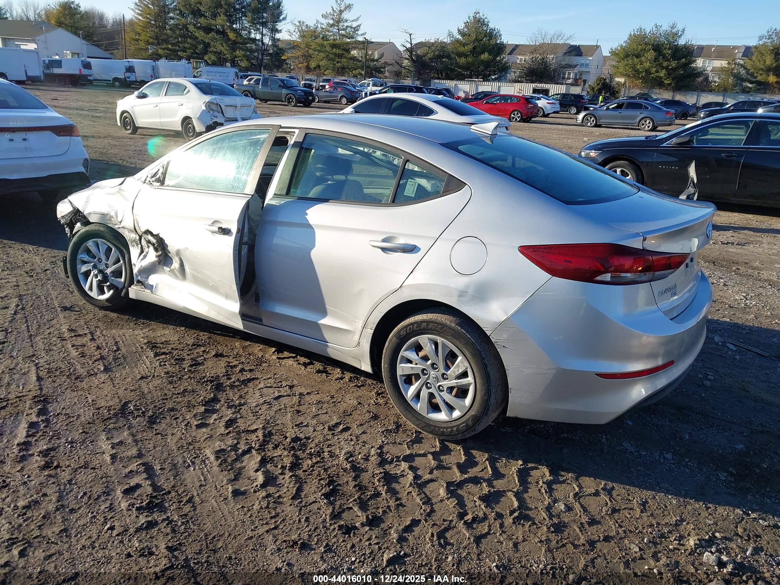 HYUNDAI ELANTRA image 3