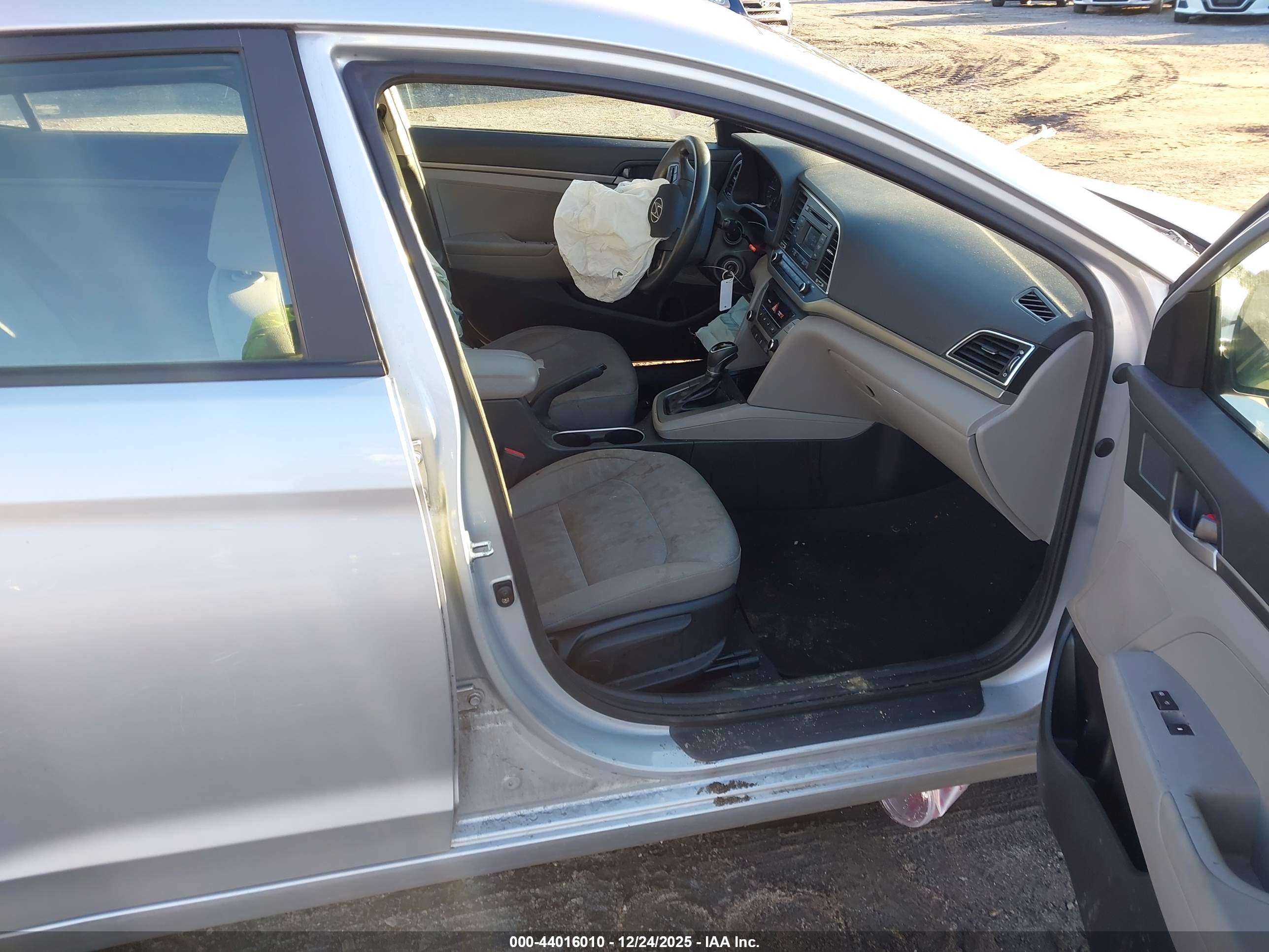HYUNDAI ELANTRA image 5
