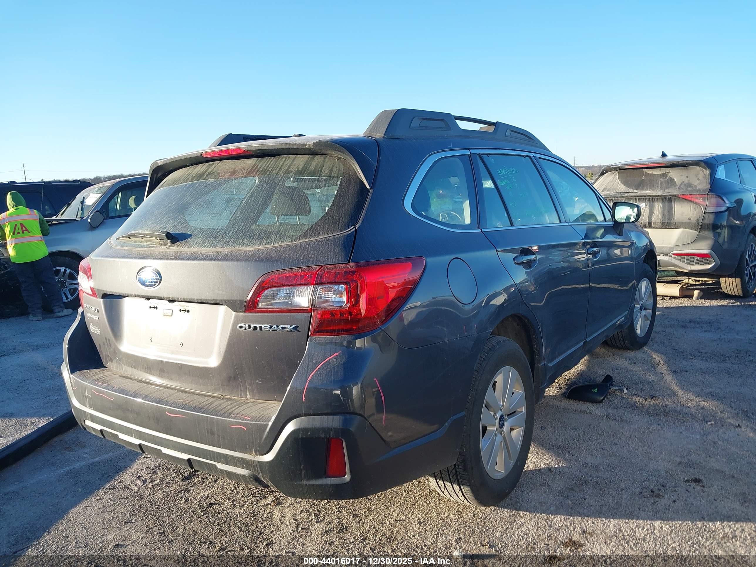 SUBARU OUTBACK image 4