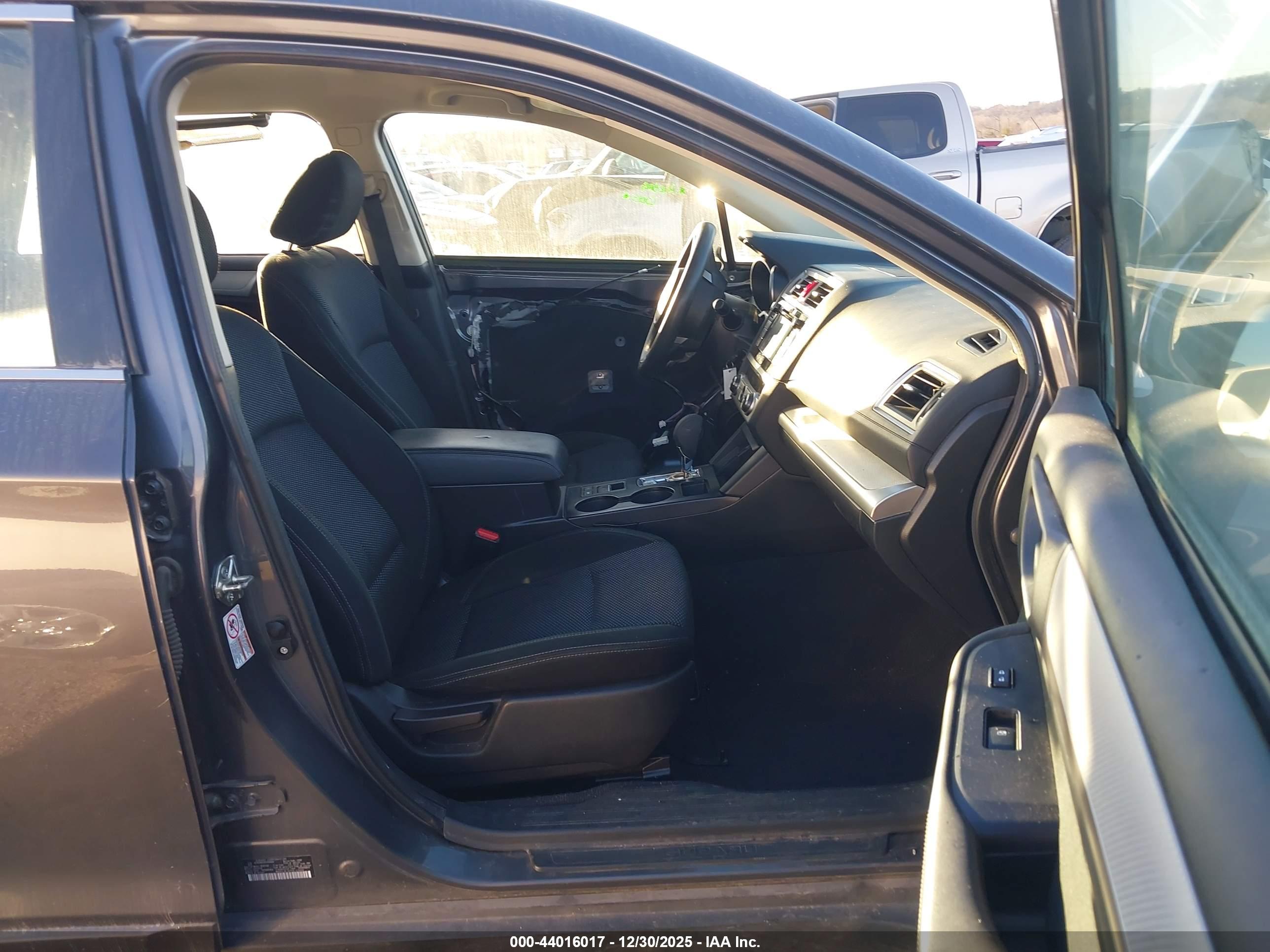 SUBARU OUTBACK image 5