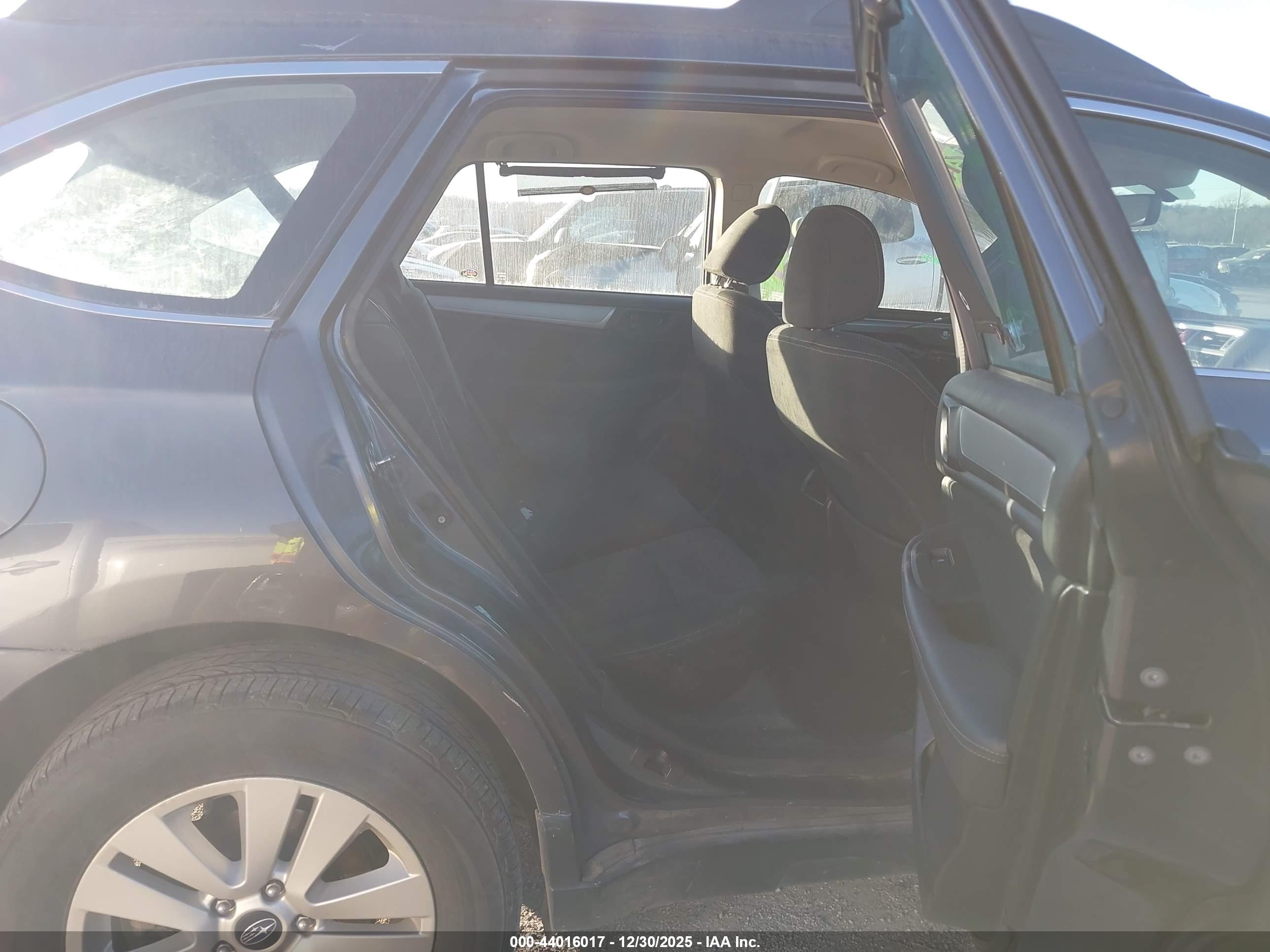SUBARU OUTBACK image 8
