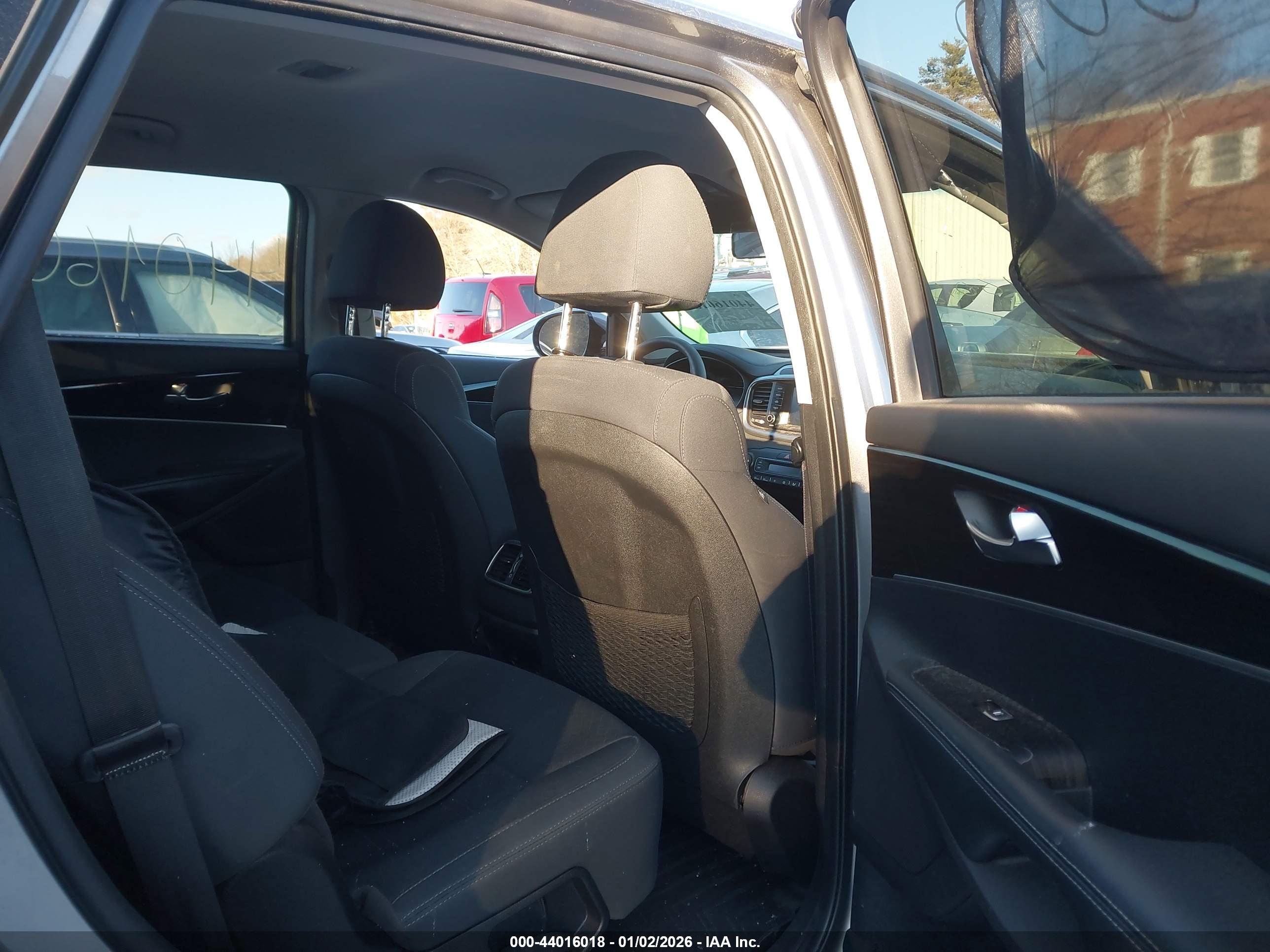 KIA SORENTO image 8