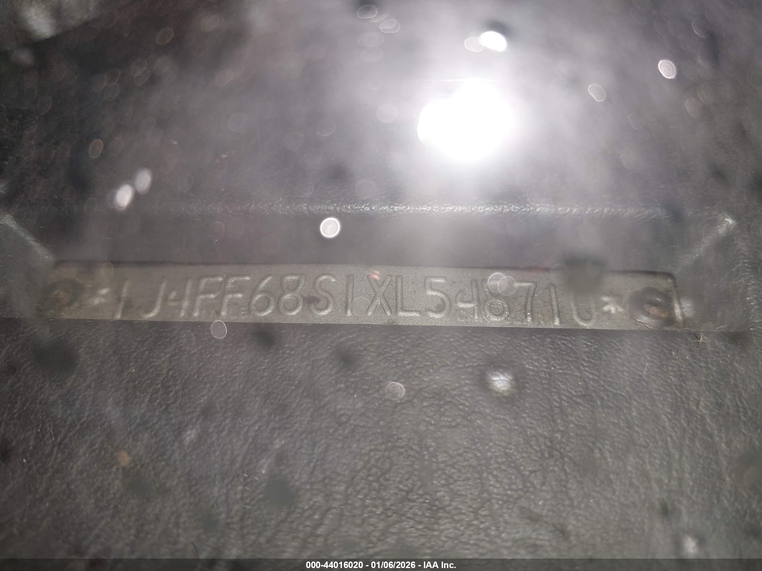 JEEP CHEROKEE image 9