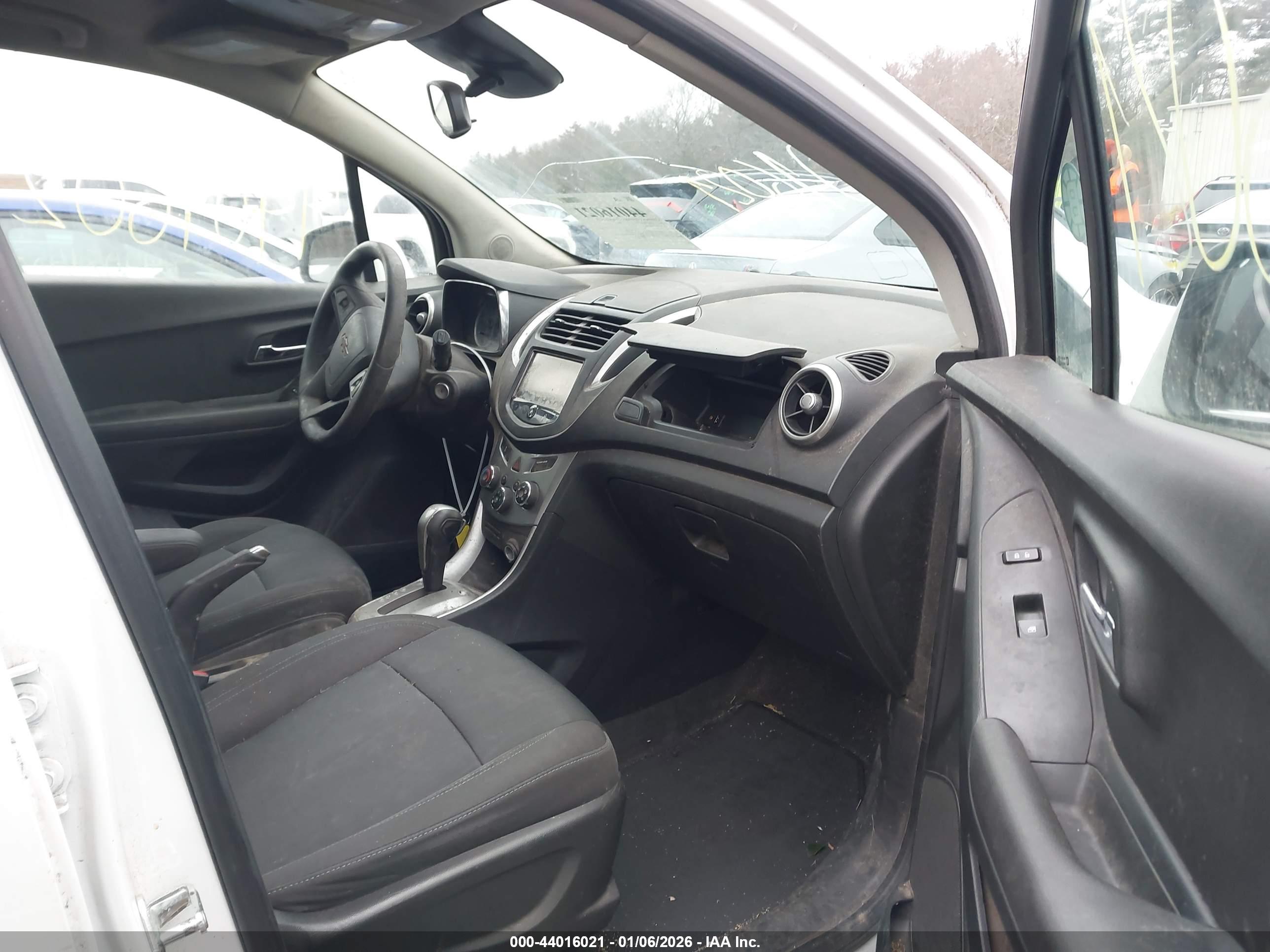 CHEVROLET TRAX image 5