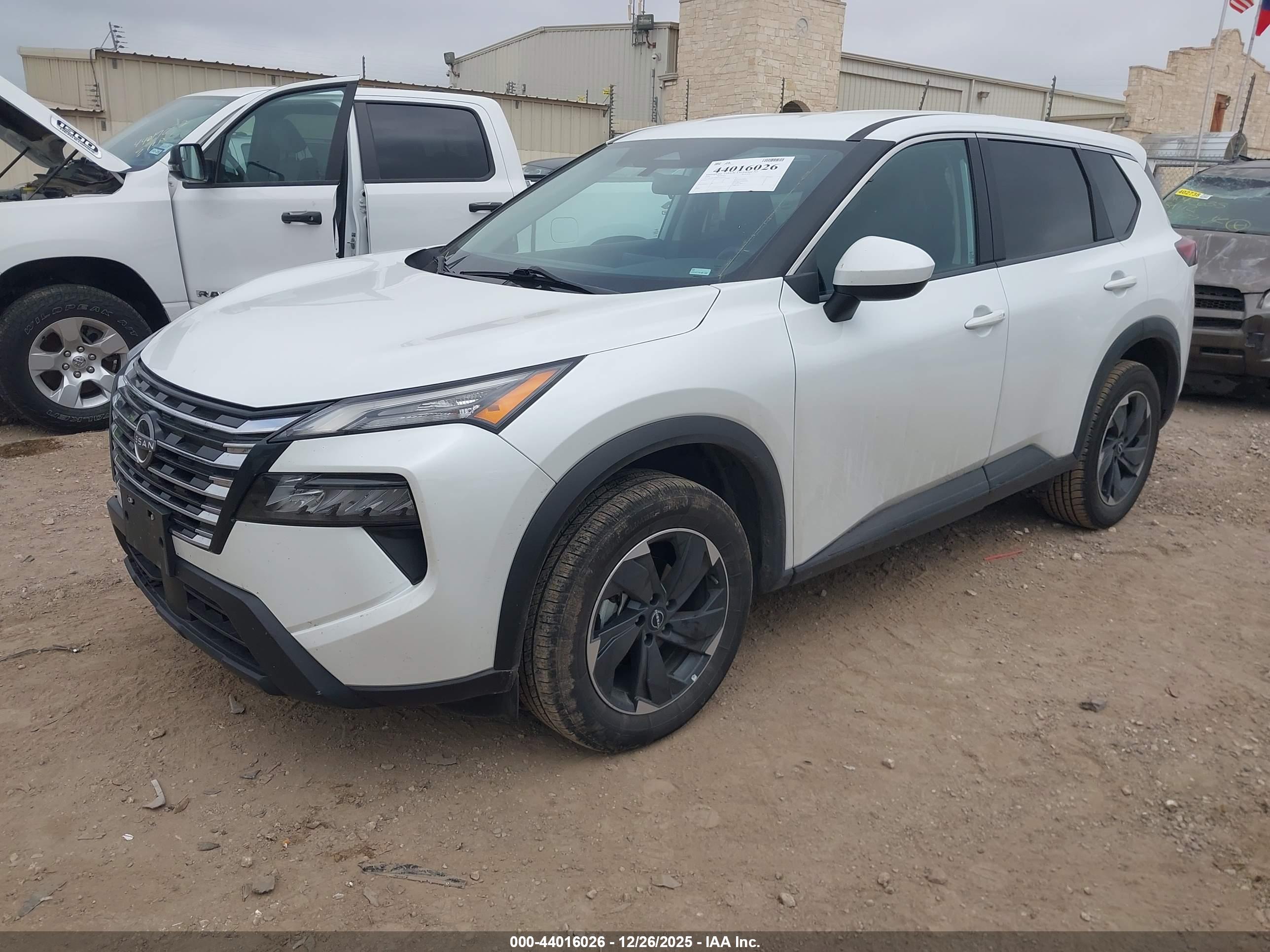 NISSAN ROGUE image 2