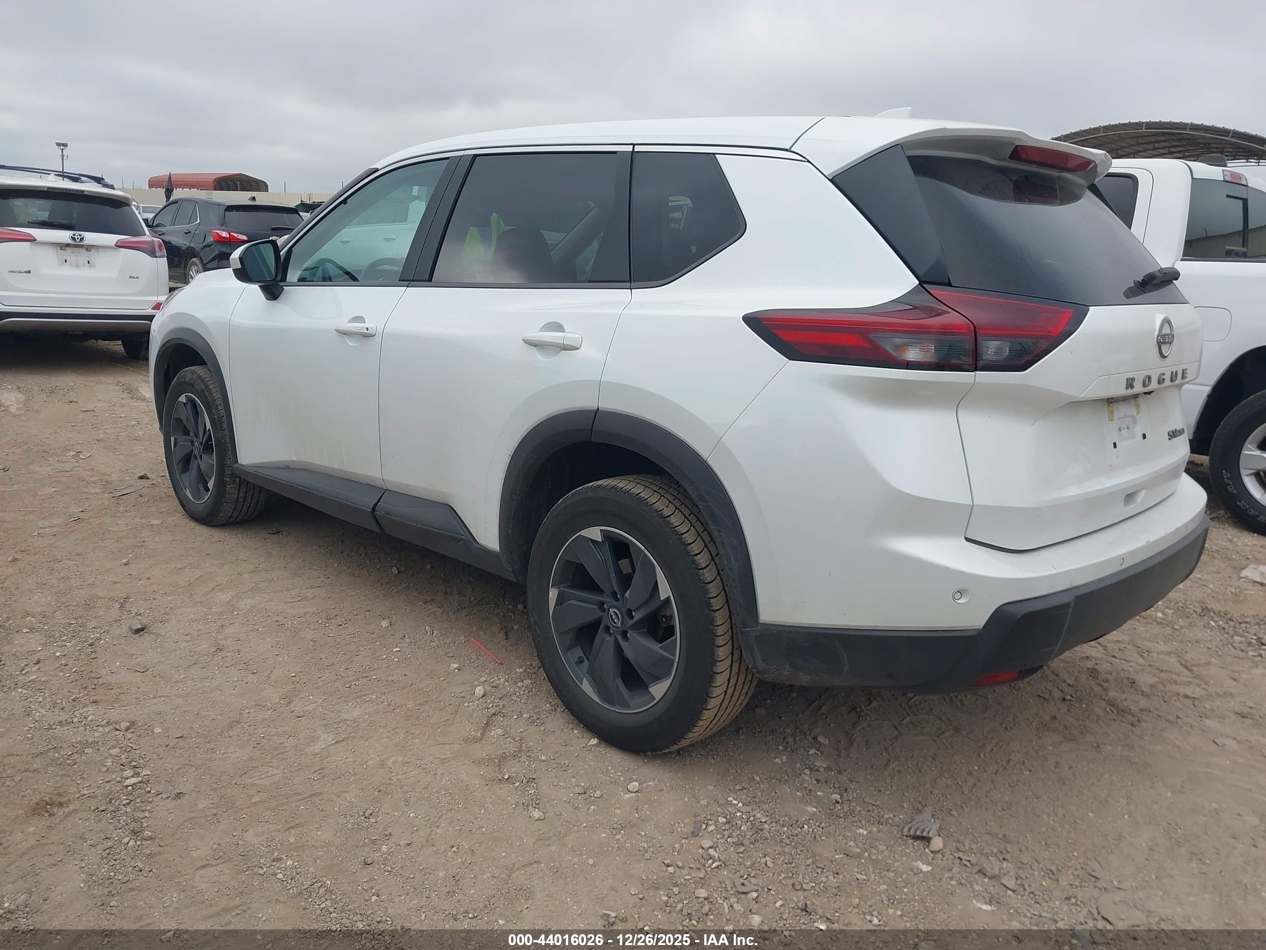 NISSAN ROGUE image 3