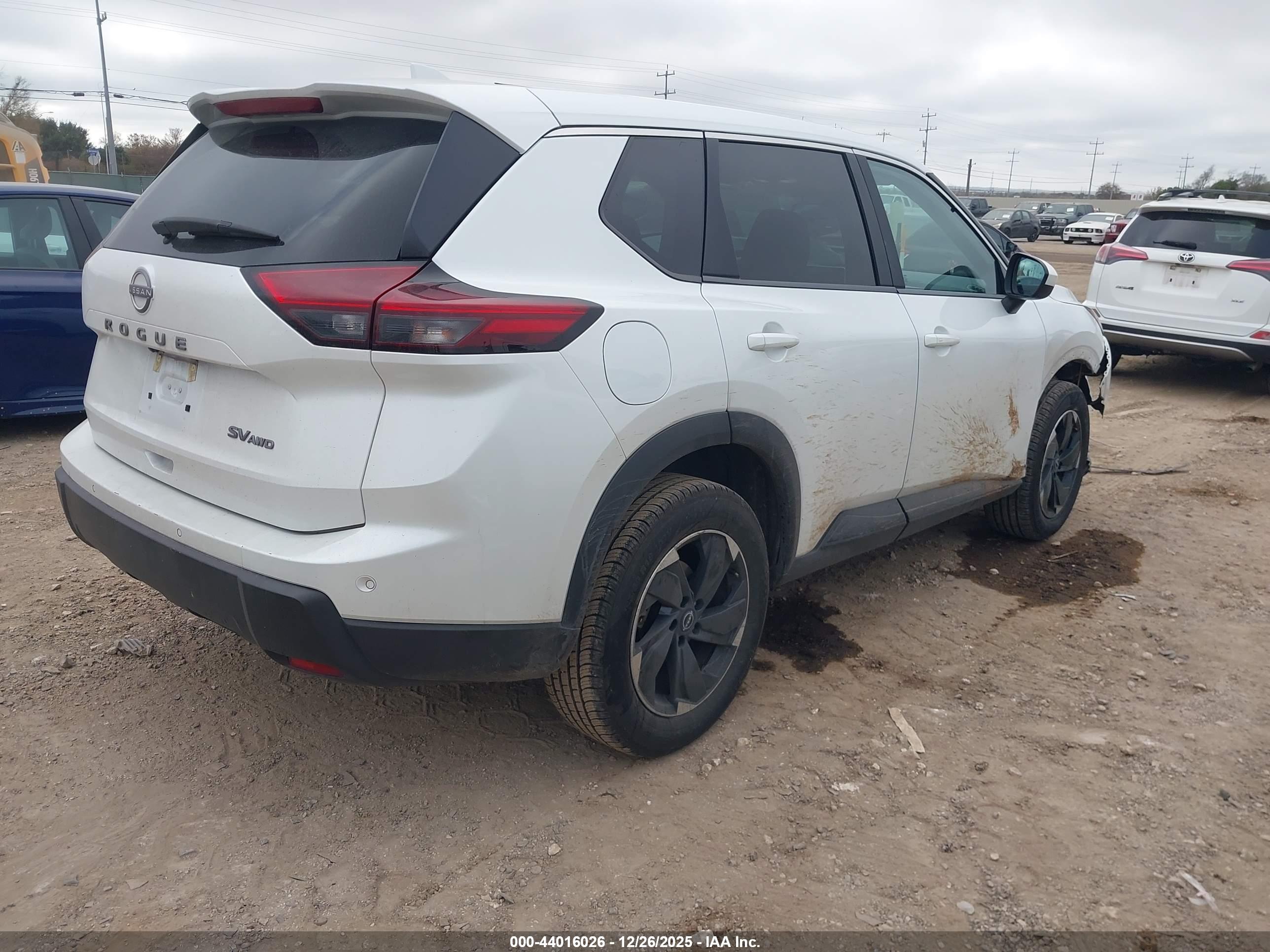 NISSAN ROGUE image 4