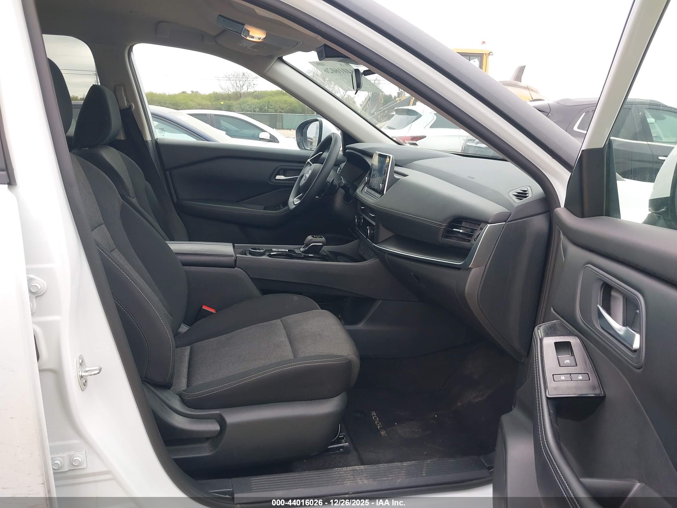 NISSAN ROGUE image 5