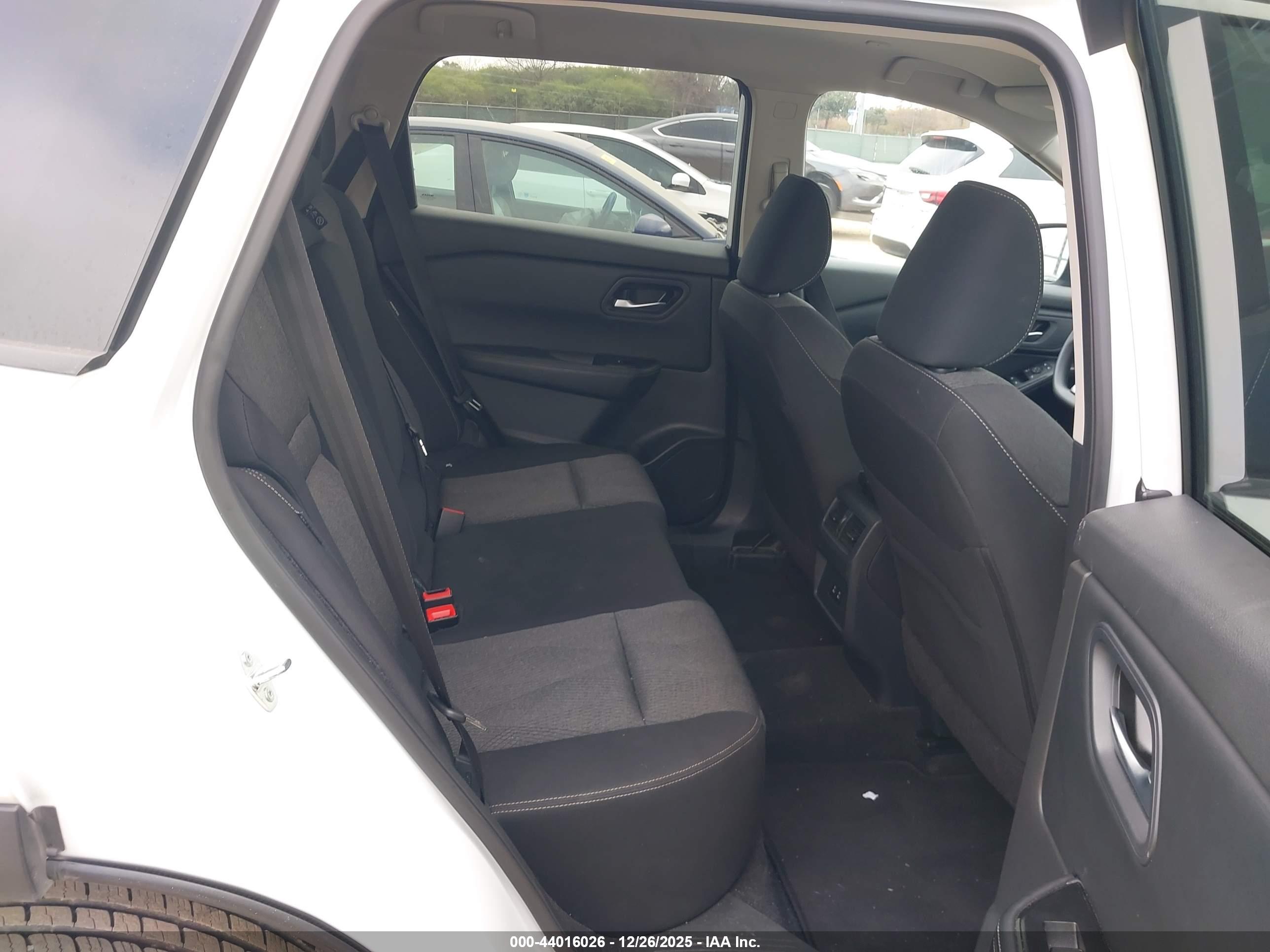 NISSAN ROGUE image 8