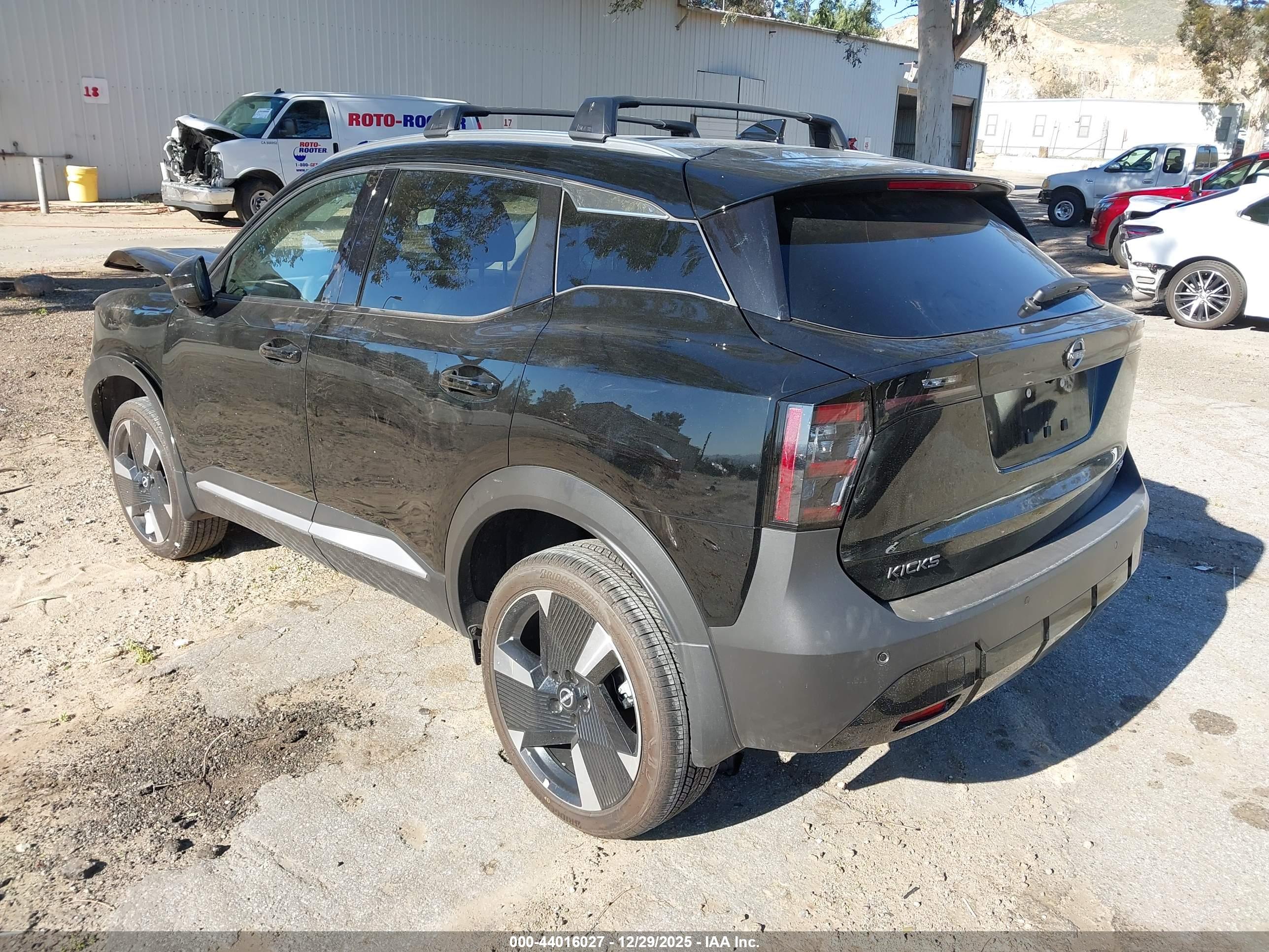 NISSAN KICKS image 3