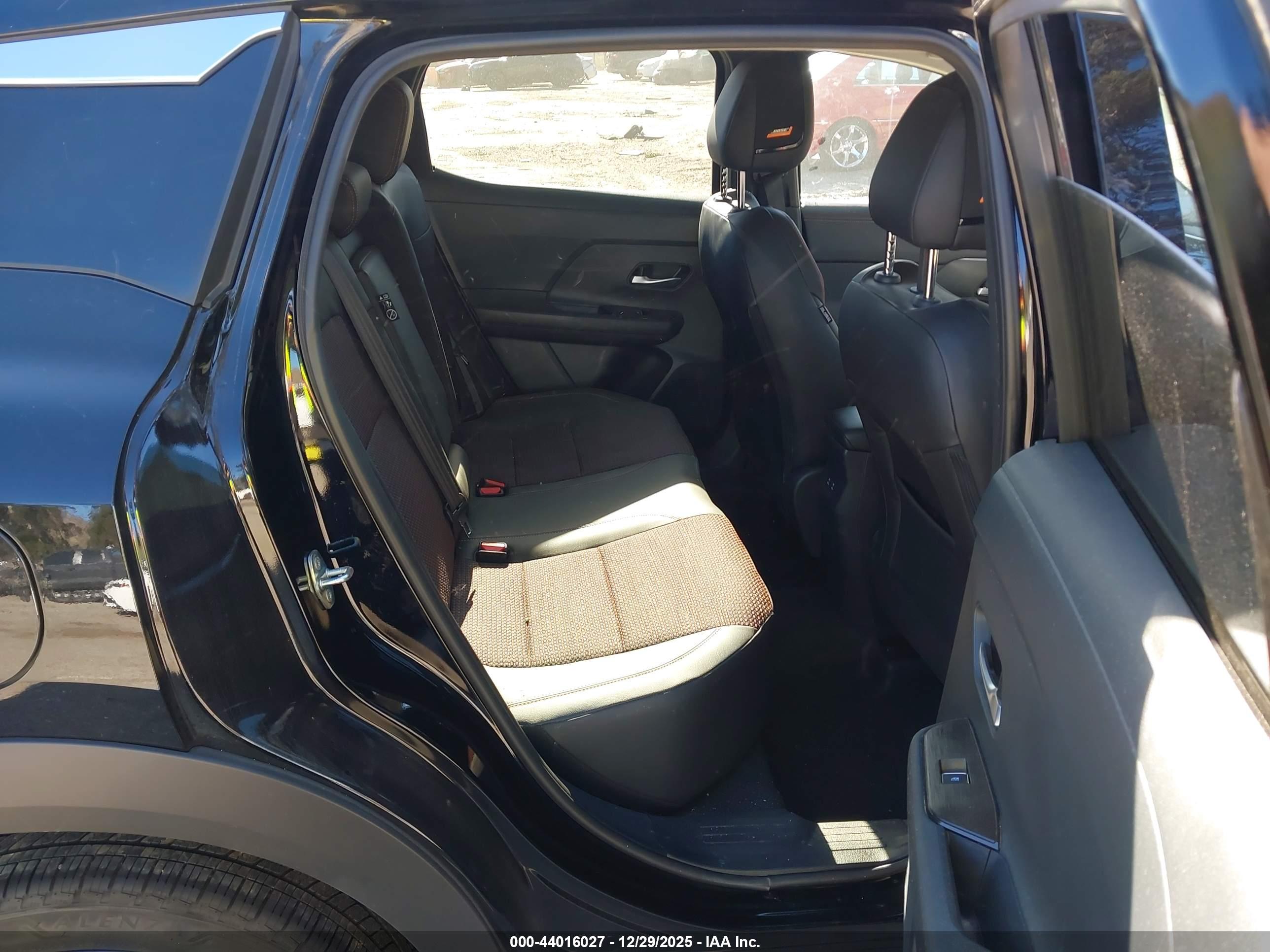 NISSAN KICKS image 8
