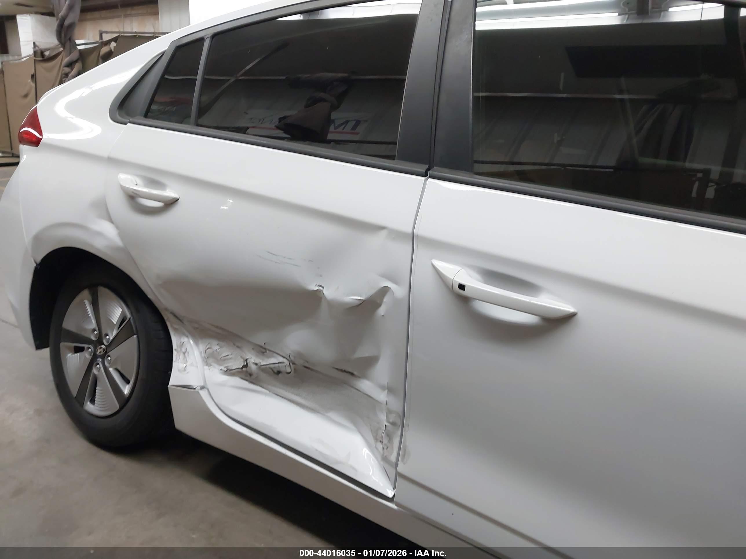 HYUNDAI IONIQ image 6