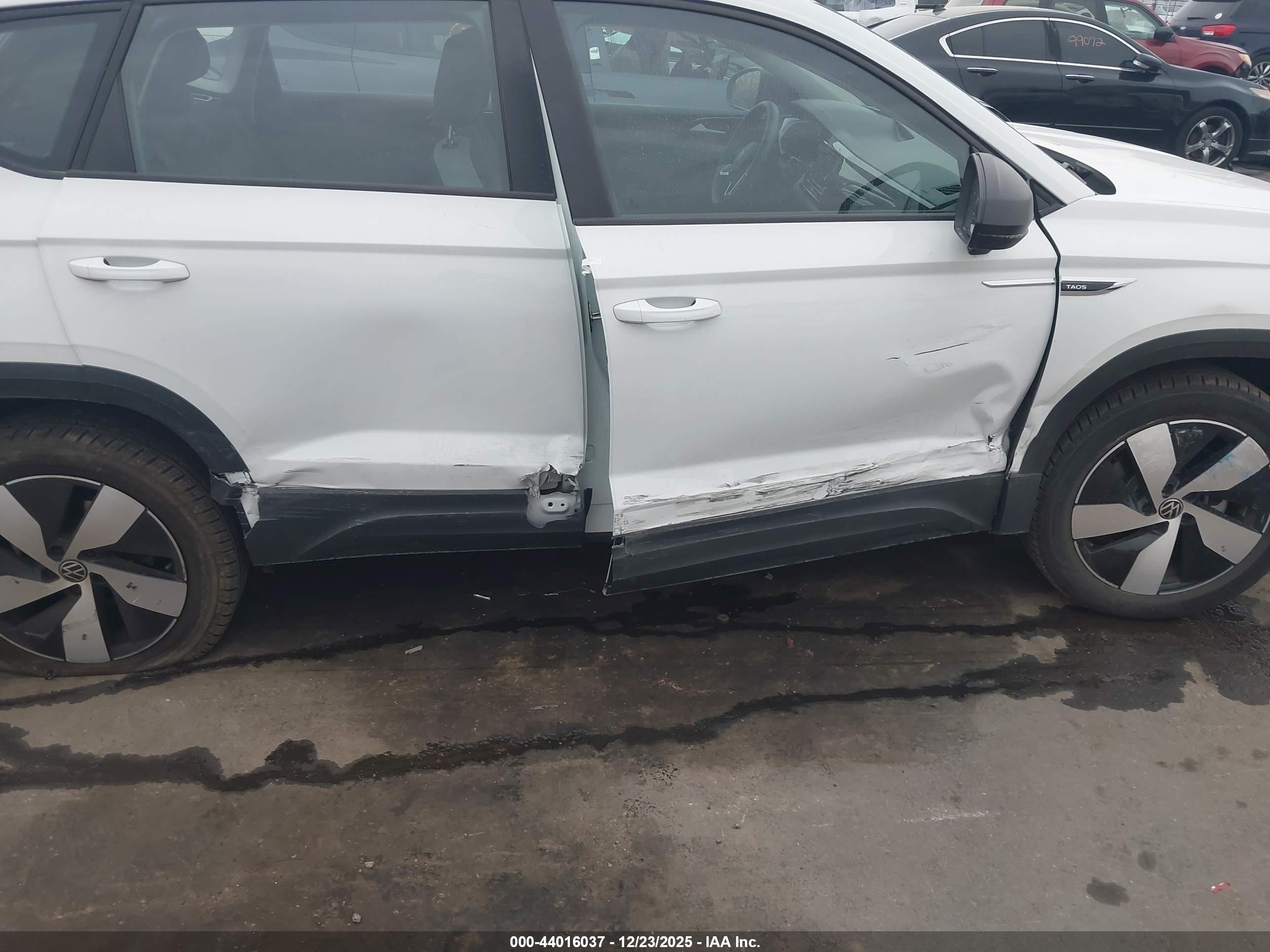 VOLKSWAGEN TAOS image 6