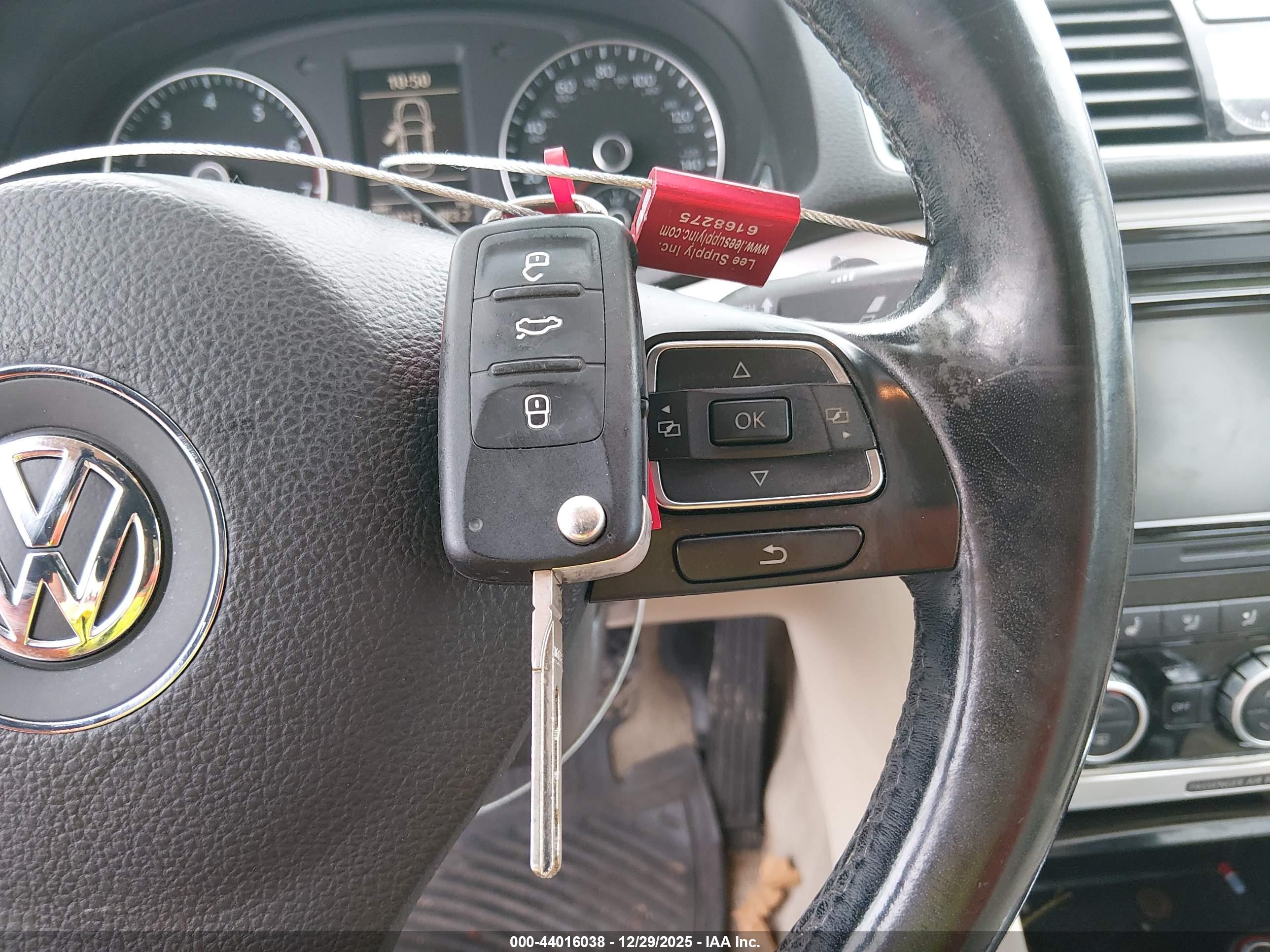 VOLKSWAGEN PASSAT image 11