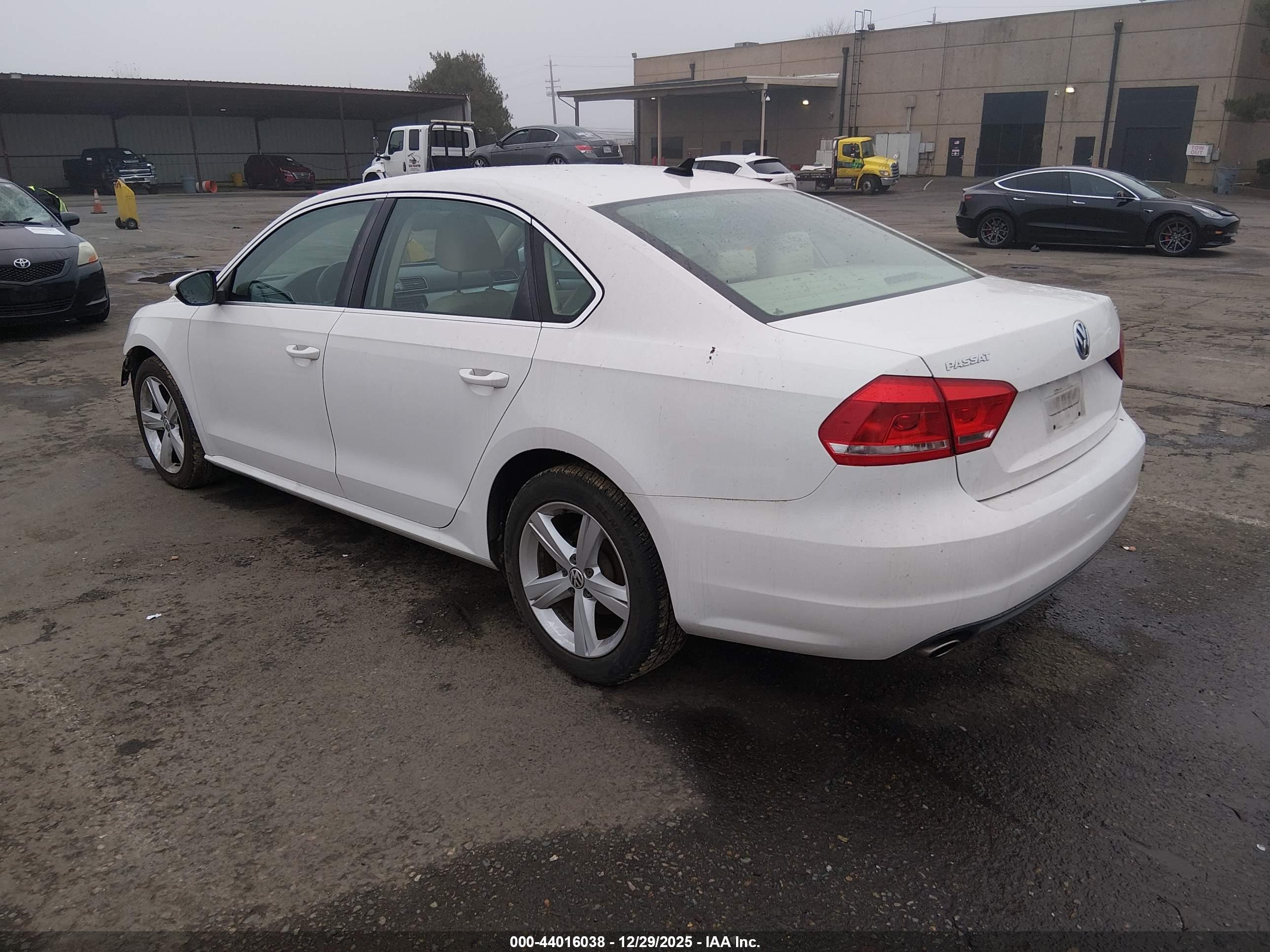 VOLKSWAGEN PASSAT image 3