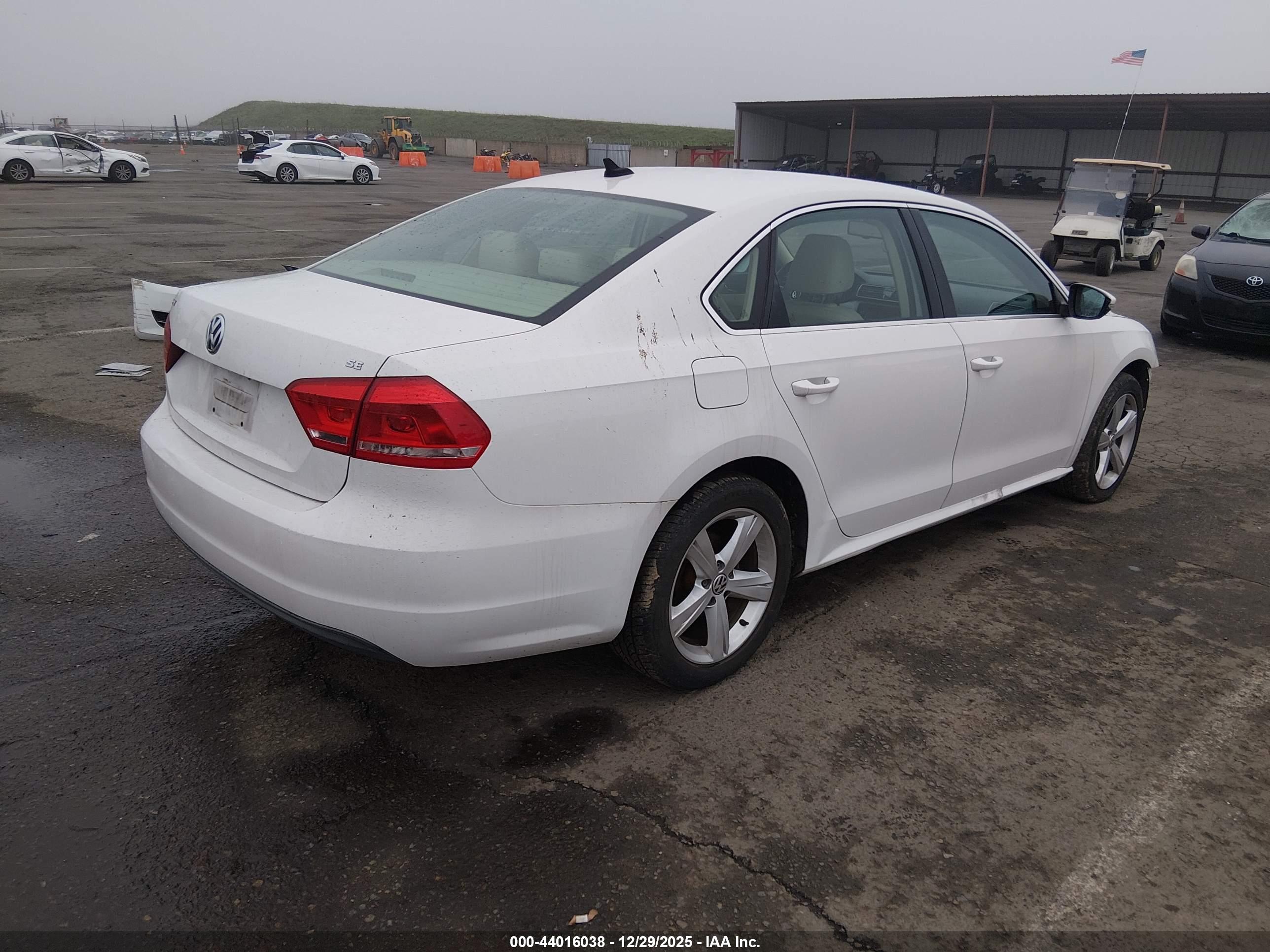VOLKSWAGEN PASSAT image 4