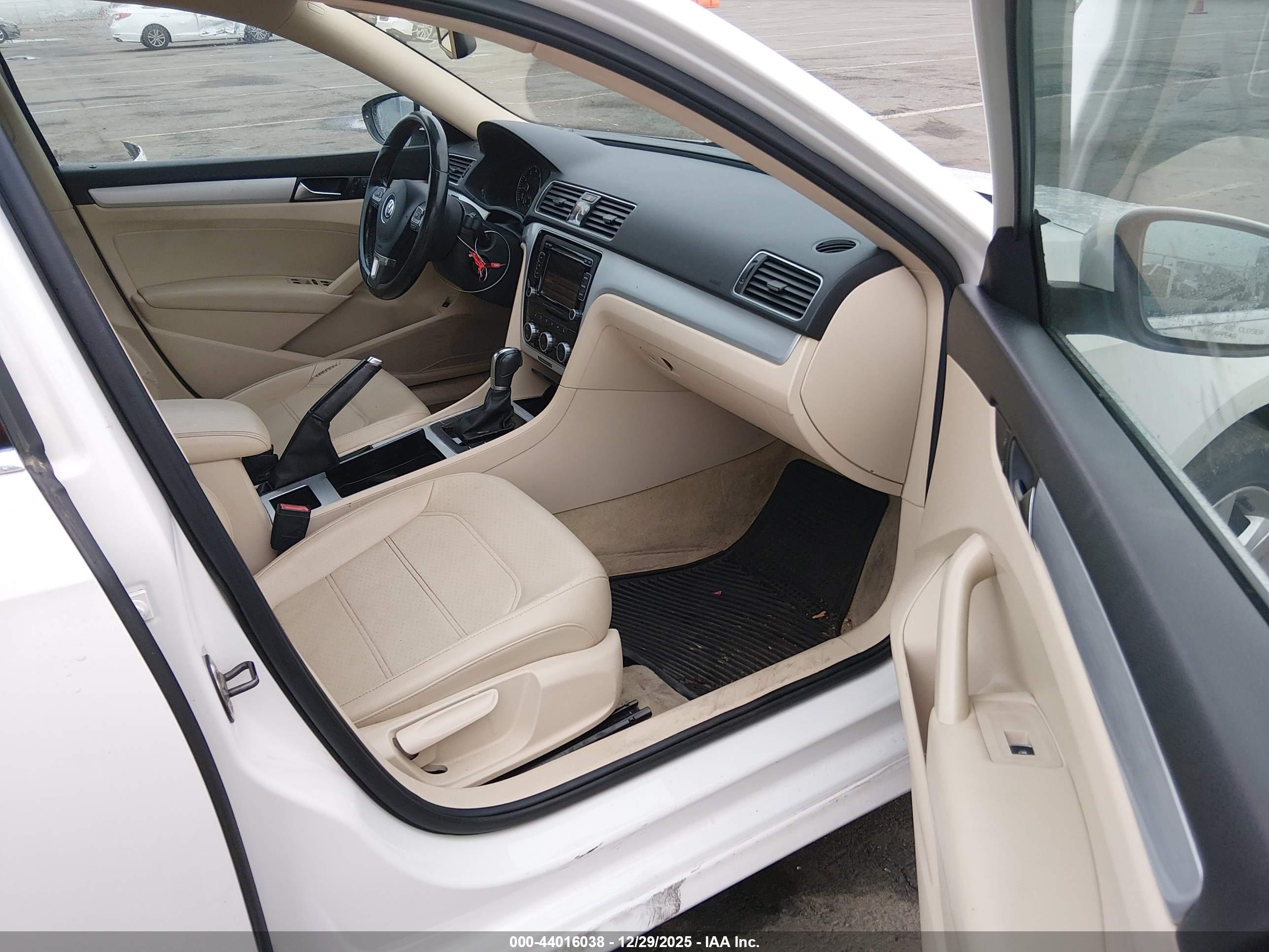 VOLKSWAGEN PASSAT image 5