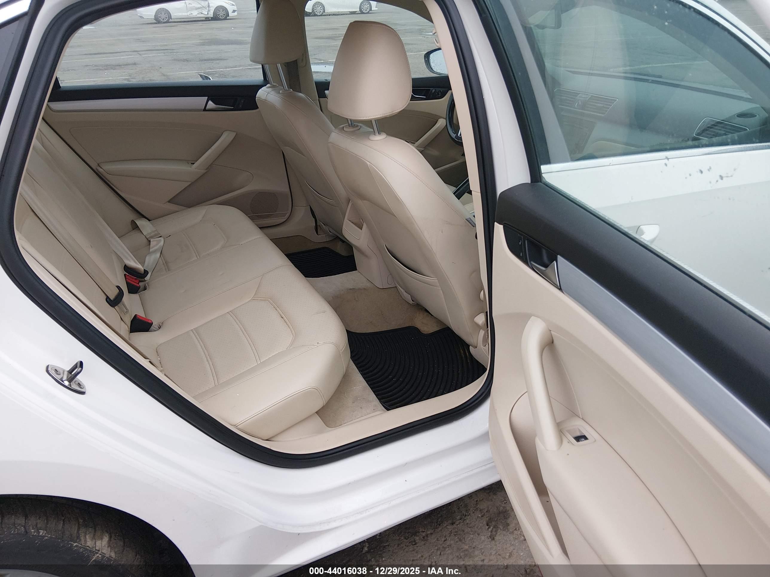 VOLKSWAGEN PASSAT image 8