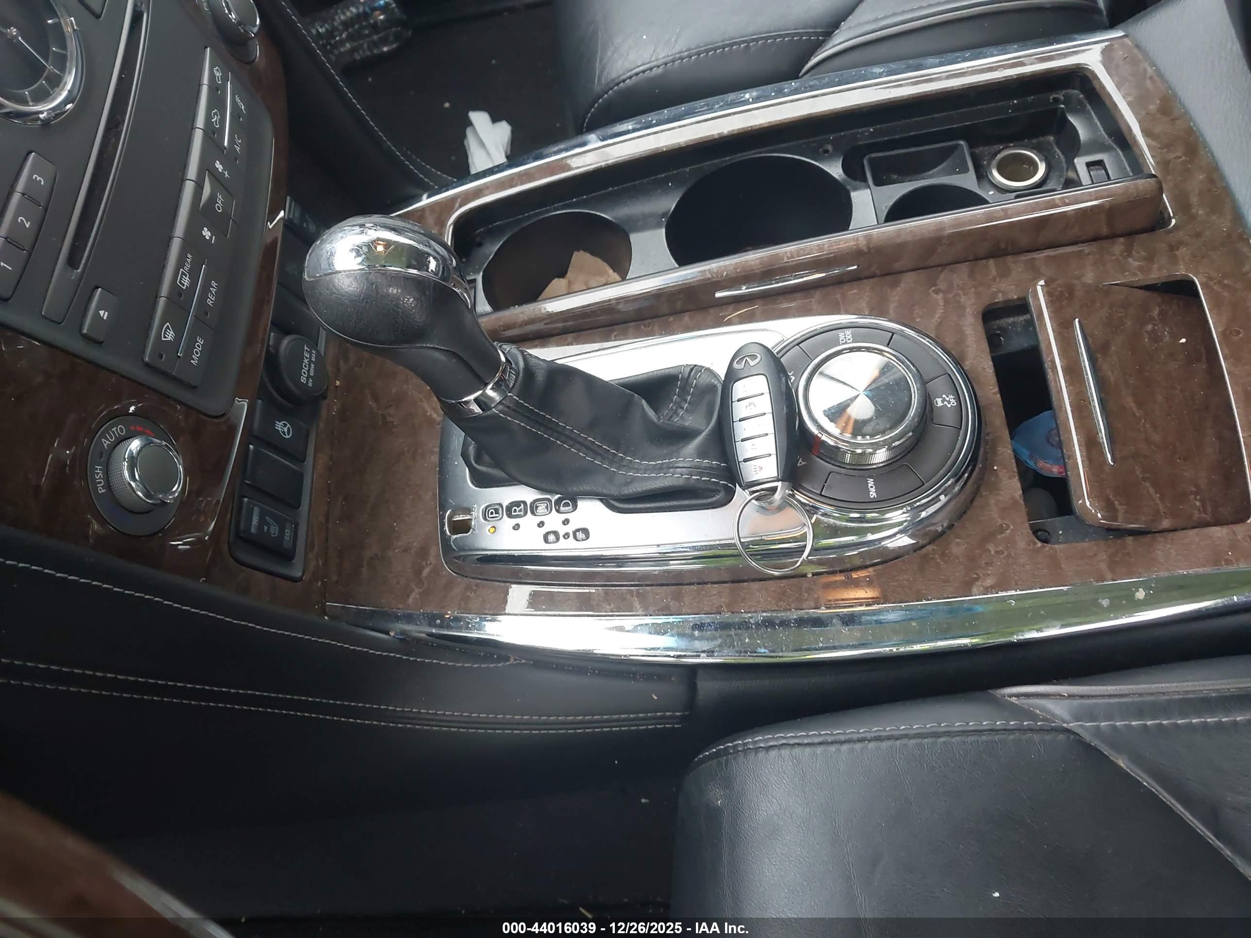 INFINITI QX80 image 11
