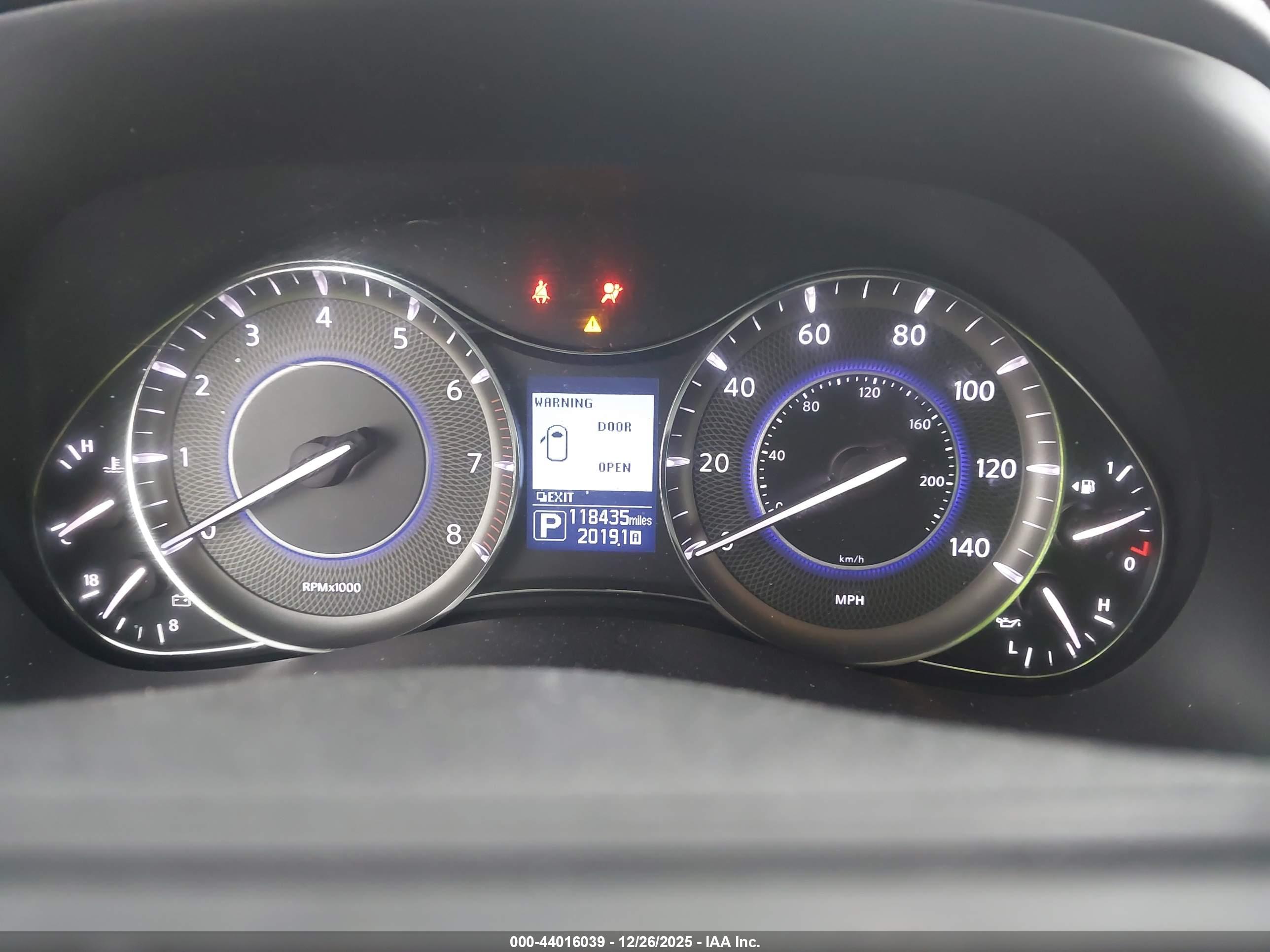 INFINITI QX80 image 7