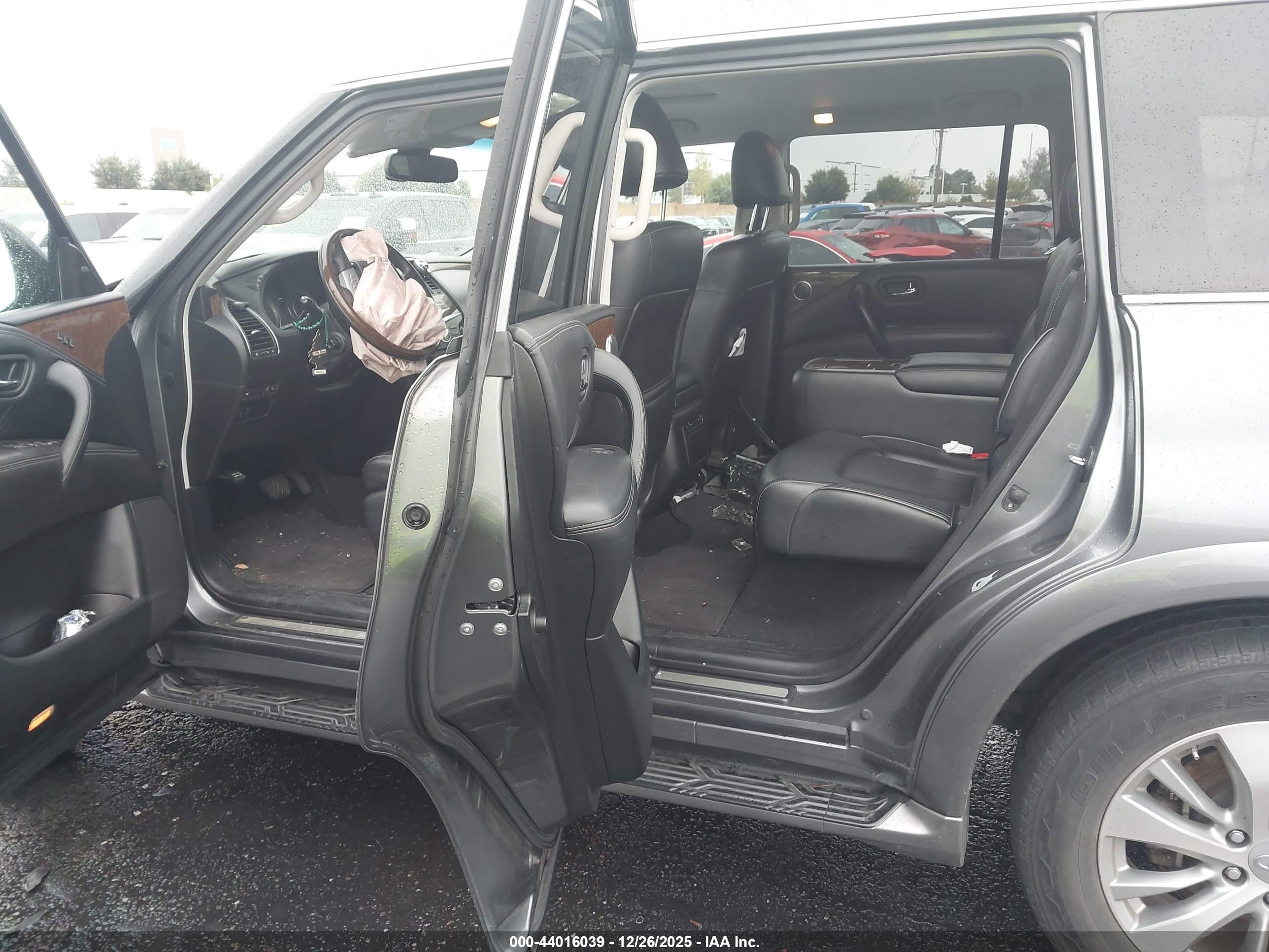 INFINITI QX80 image 8
