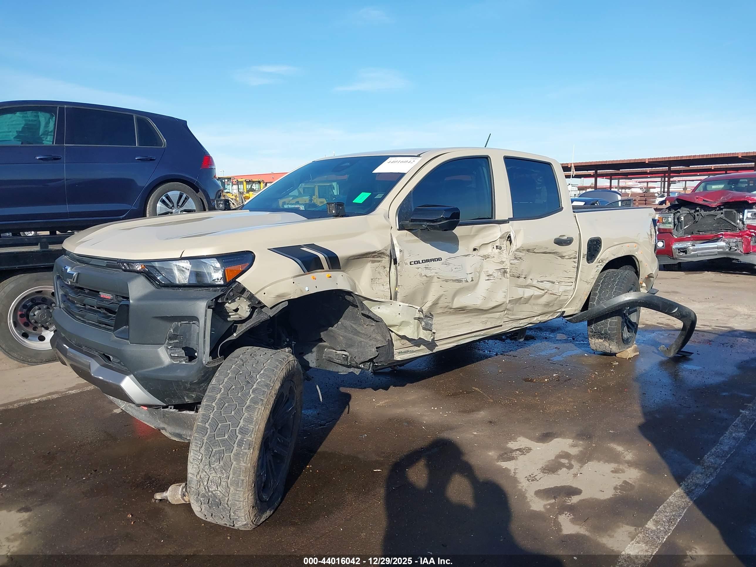 CHEVROLET COLORADO image 6