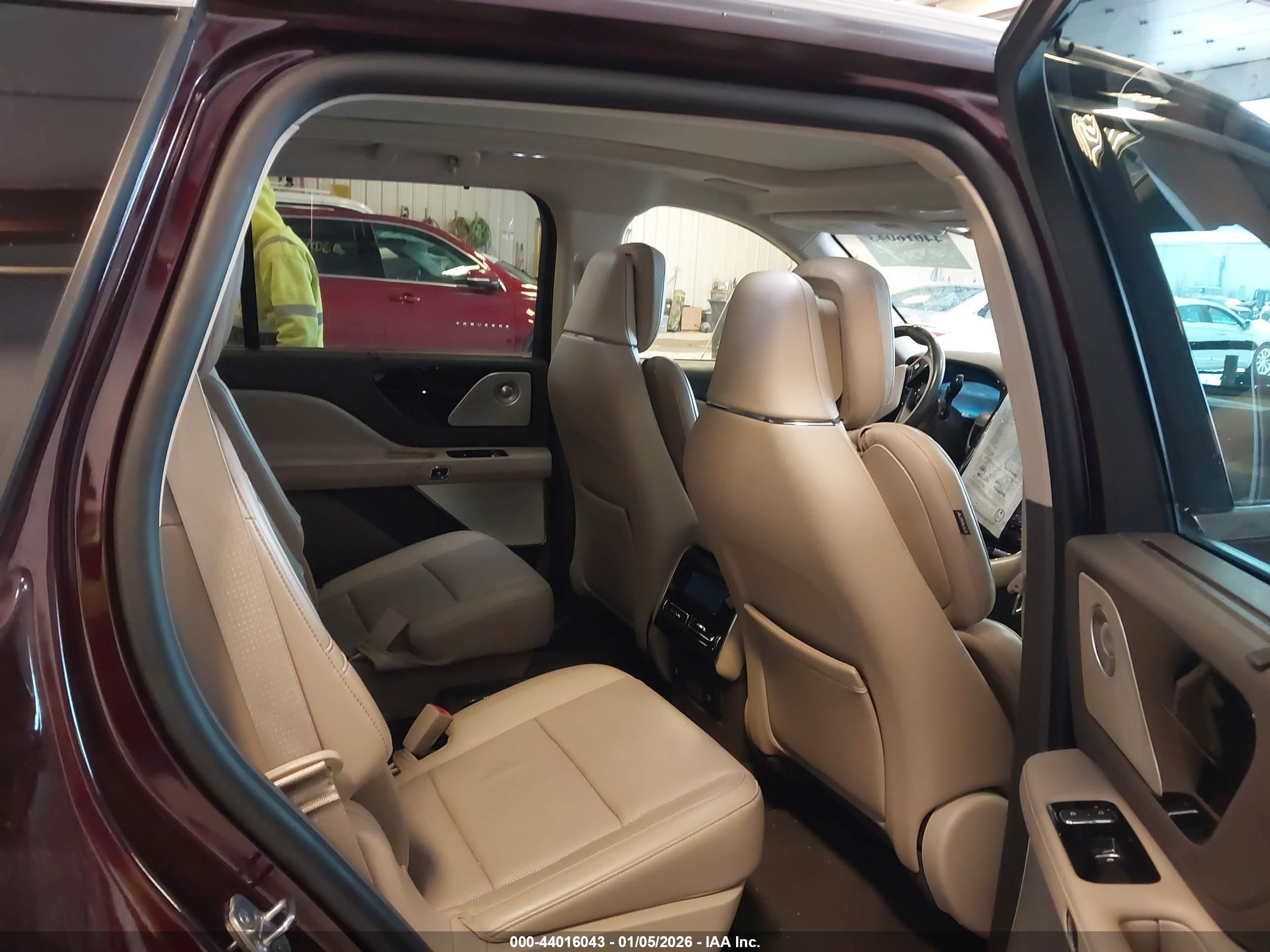 LINCOLN AVIATOR image 8