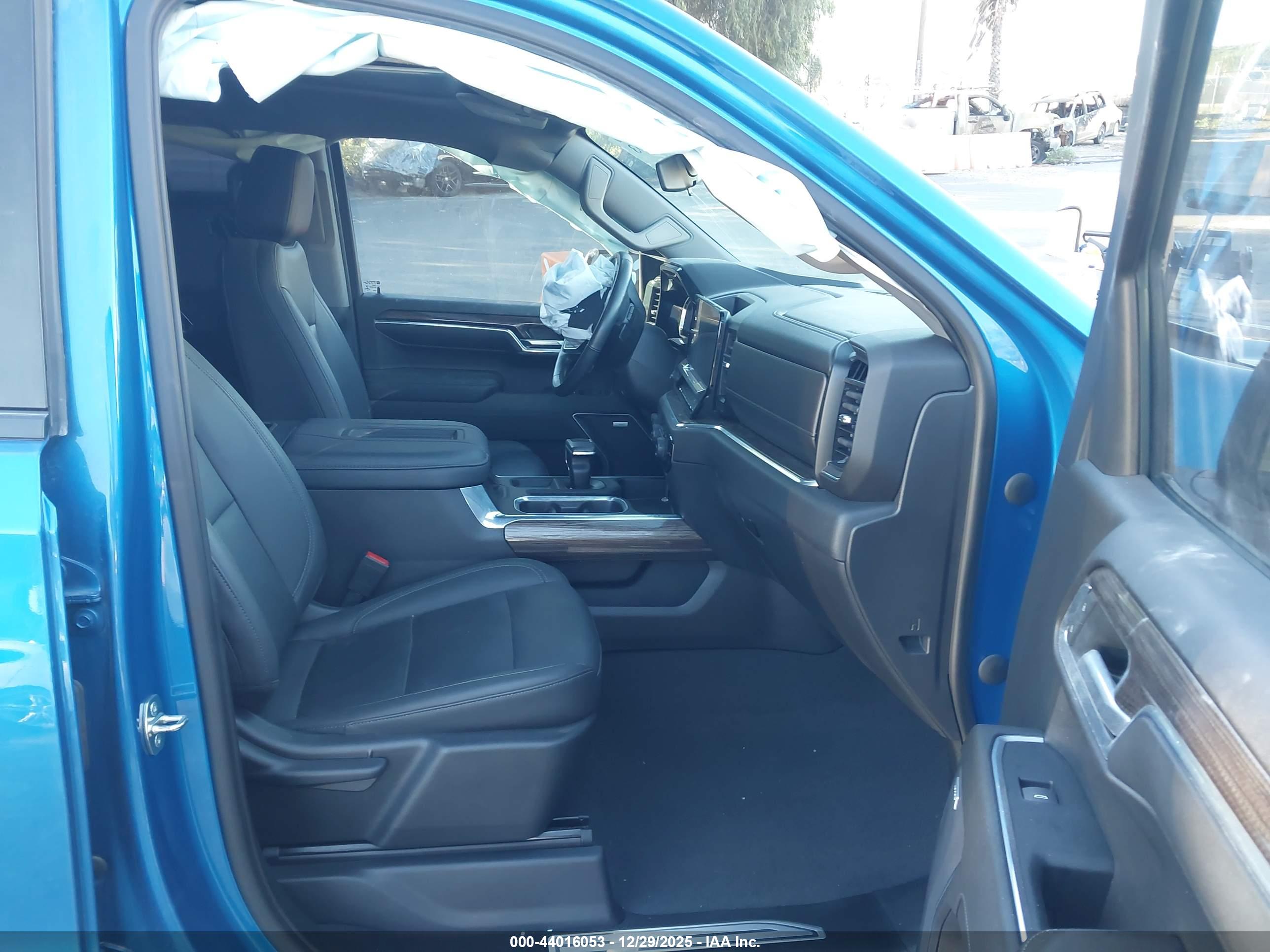 CHEVROLET SILVERADO image 5