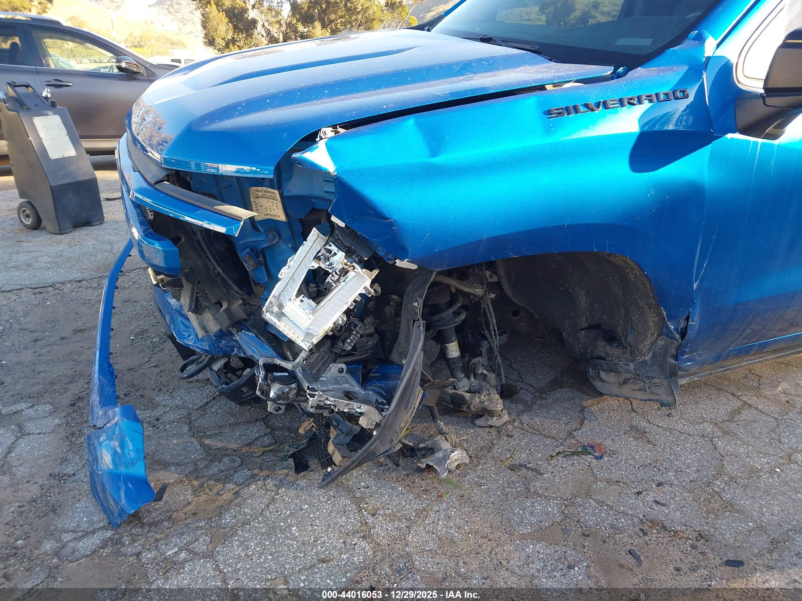 CHEVROLET SILVERADO image 6