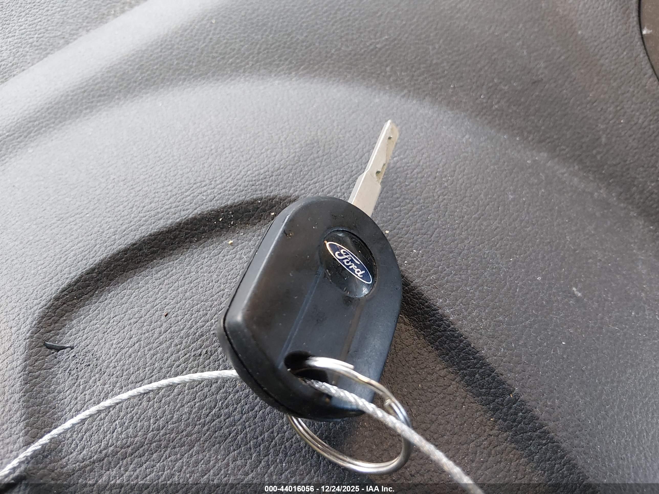 FORD ESCAPE image 11