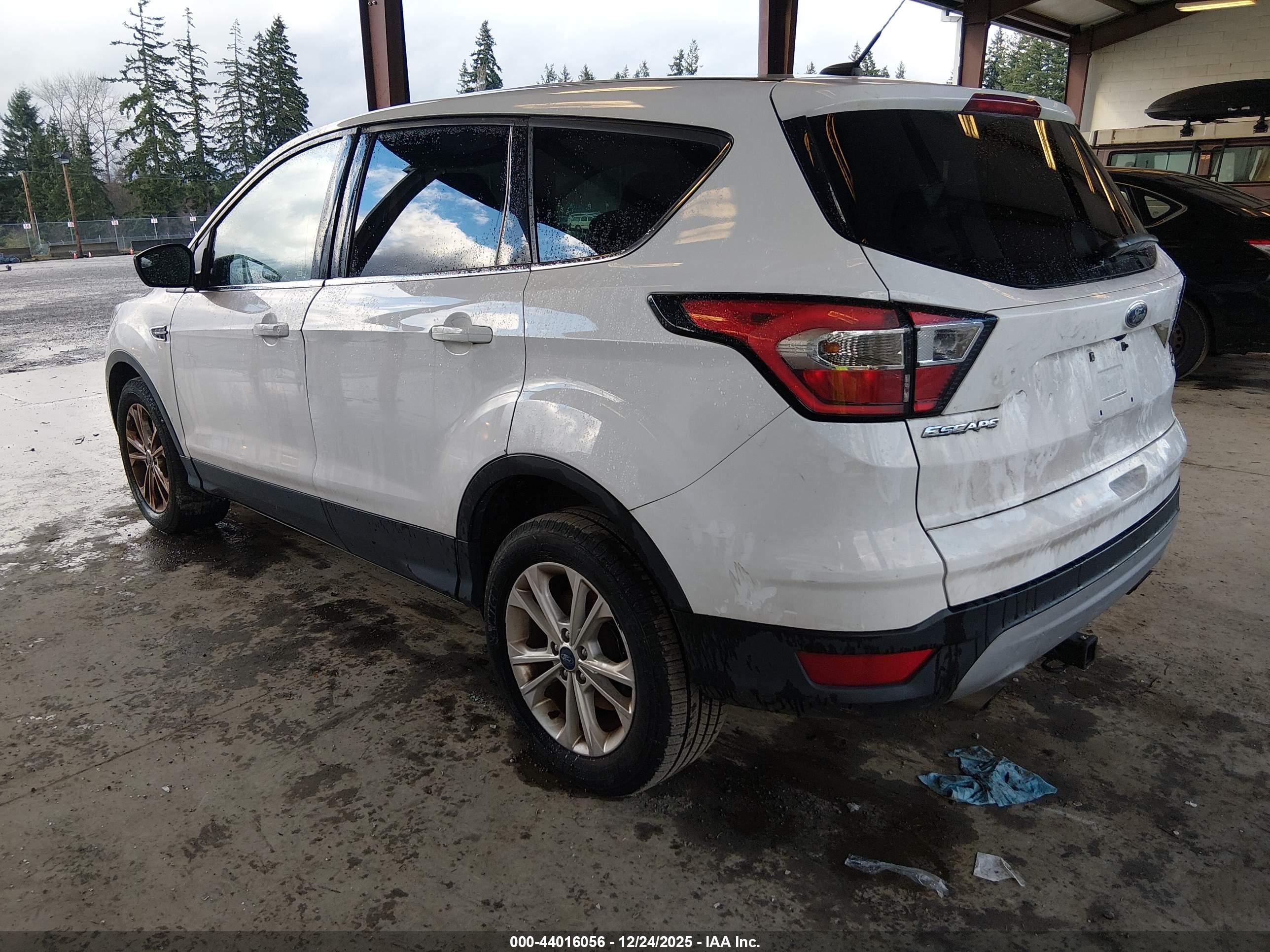 FORD ESCAPE image 3