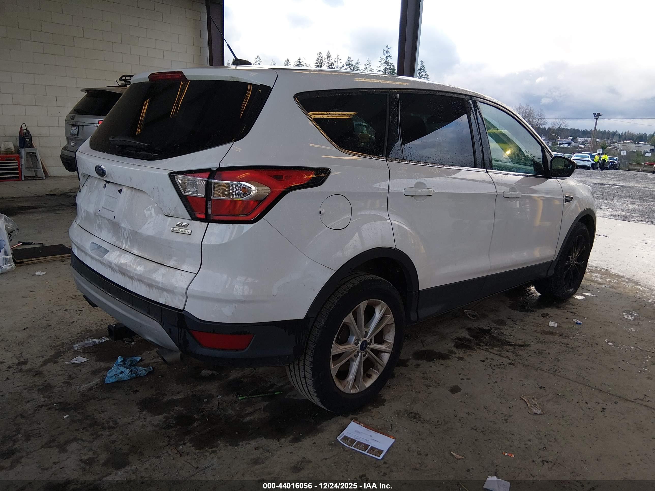 FORD ESCAPE image 4