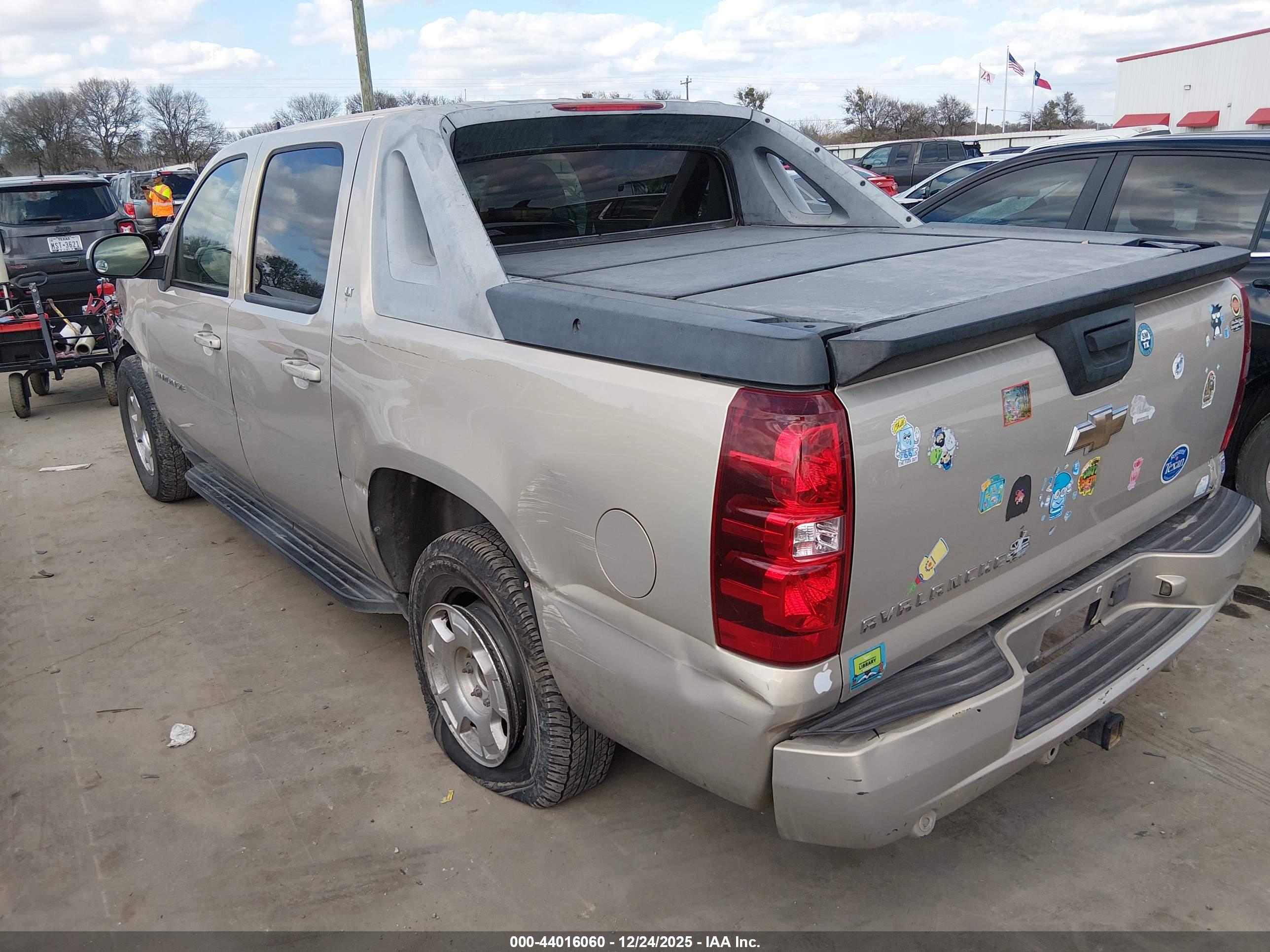 CHEVROLET AVALANCHE image 3