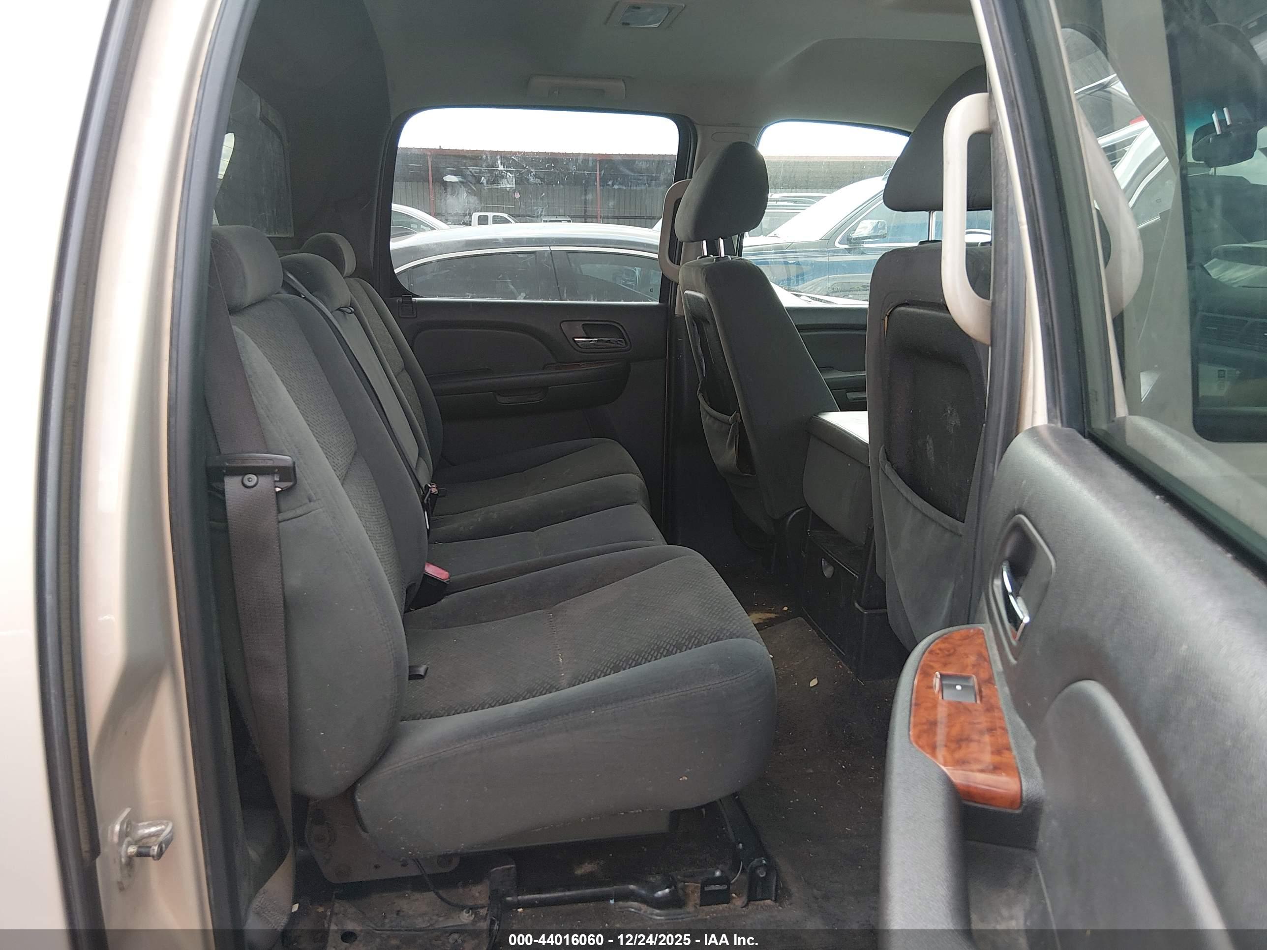 CHEVROLET AVALANCHE image 8