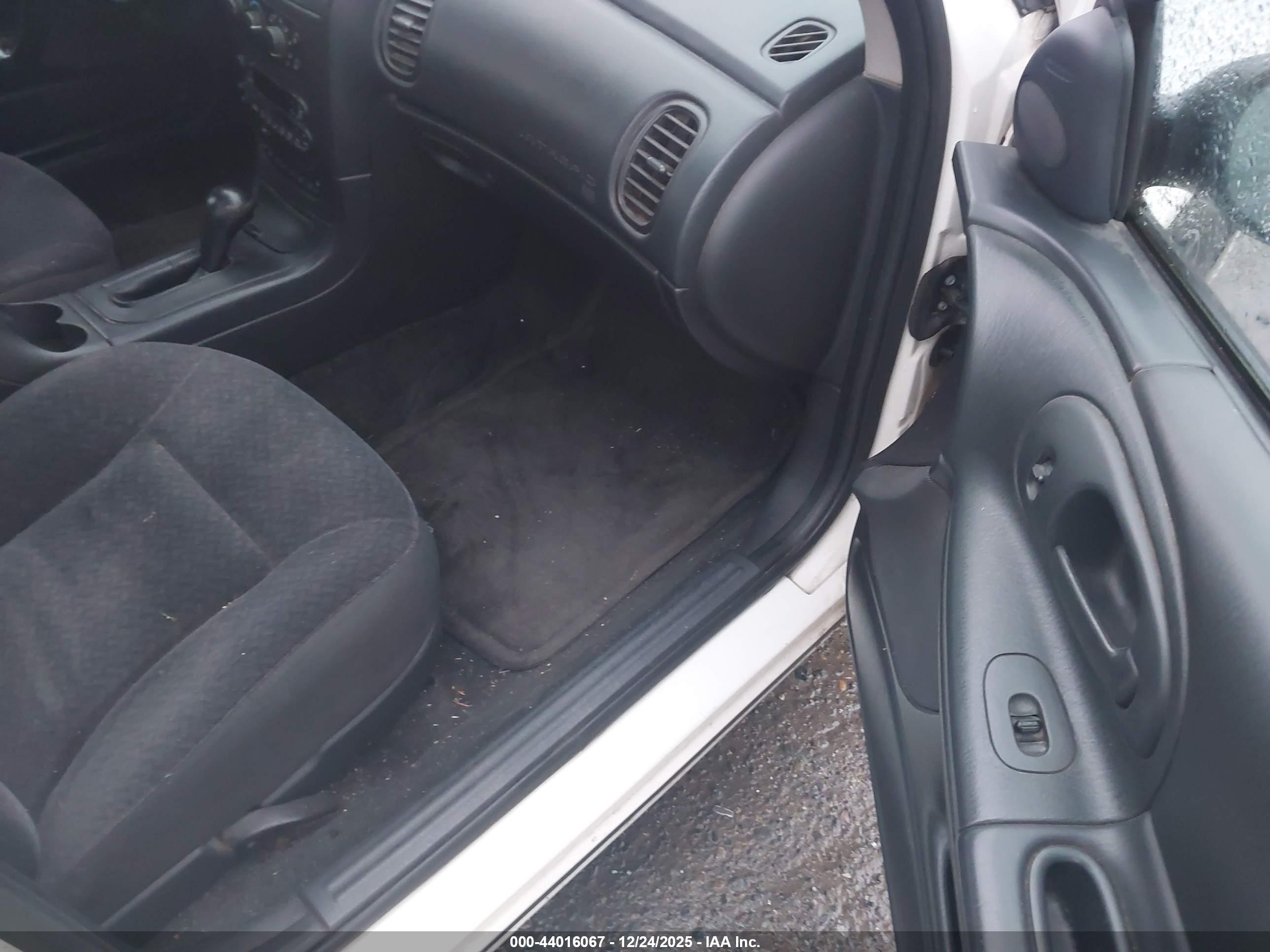 DODGE INTREPID image 5
