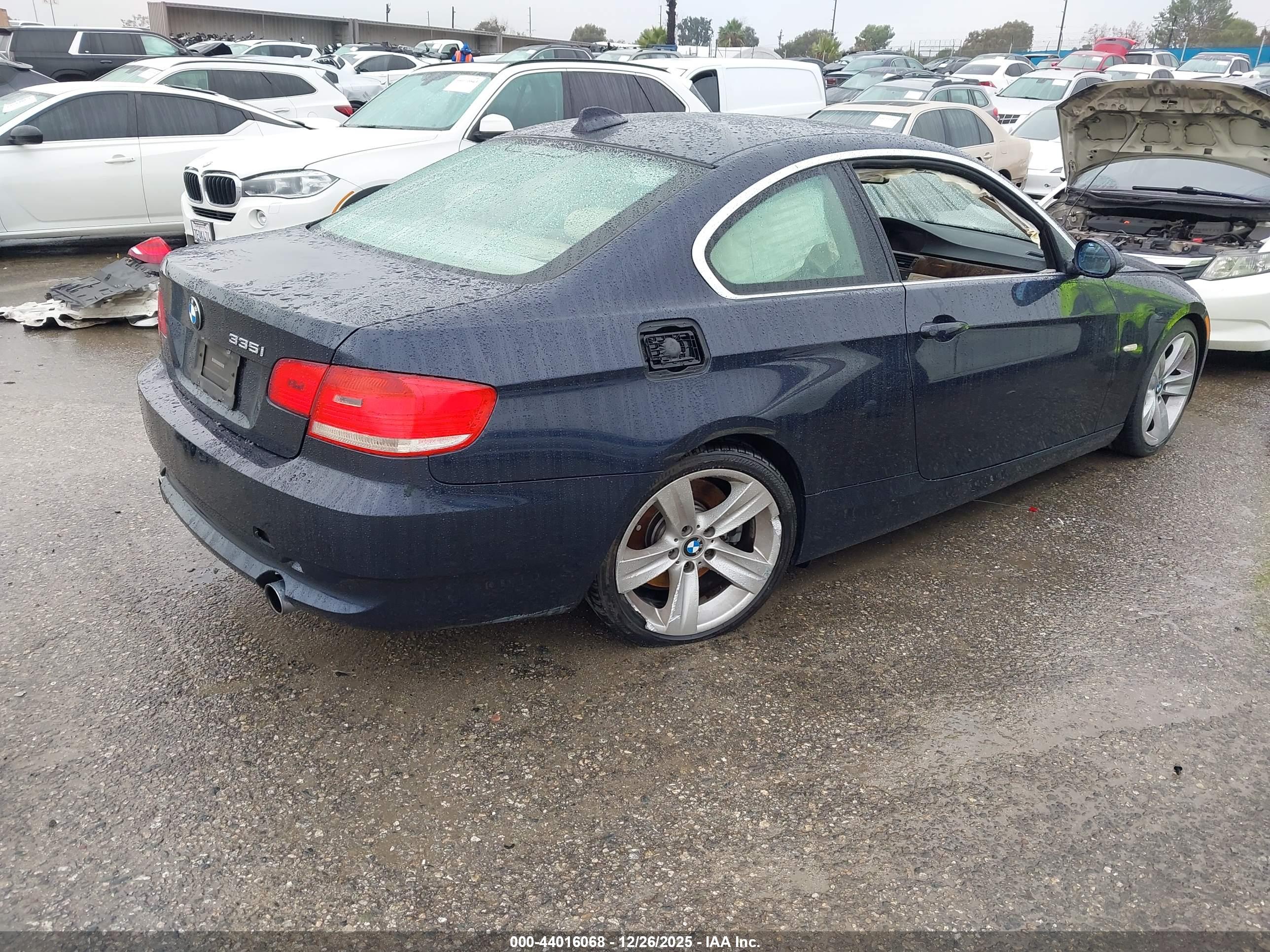 BMW 335I image 4