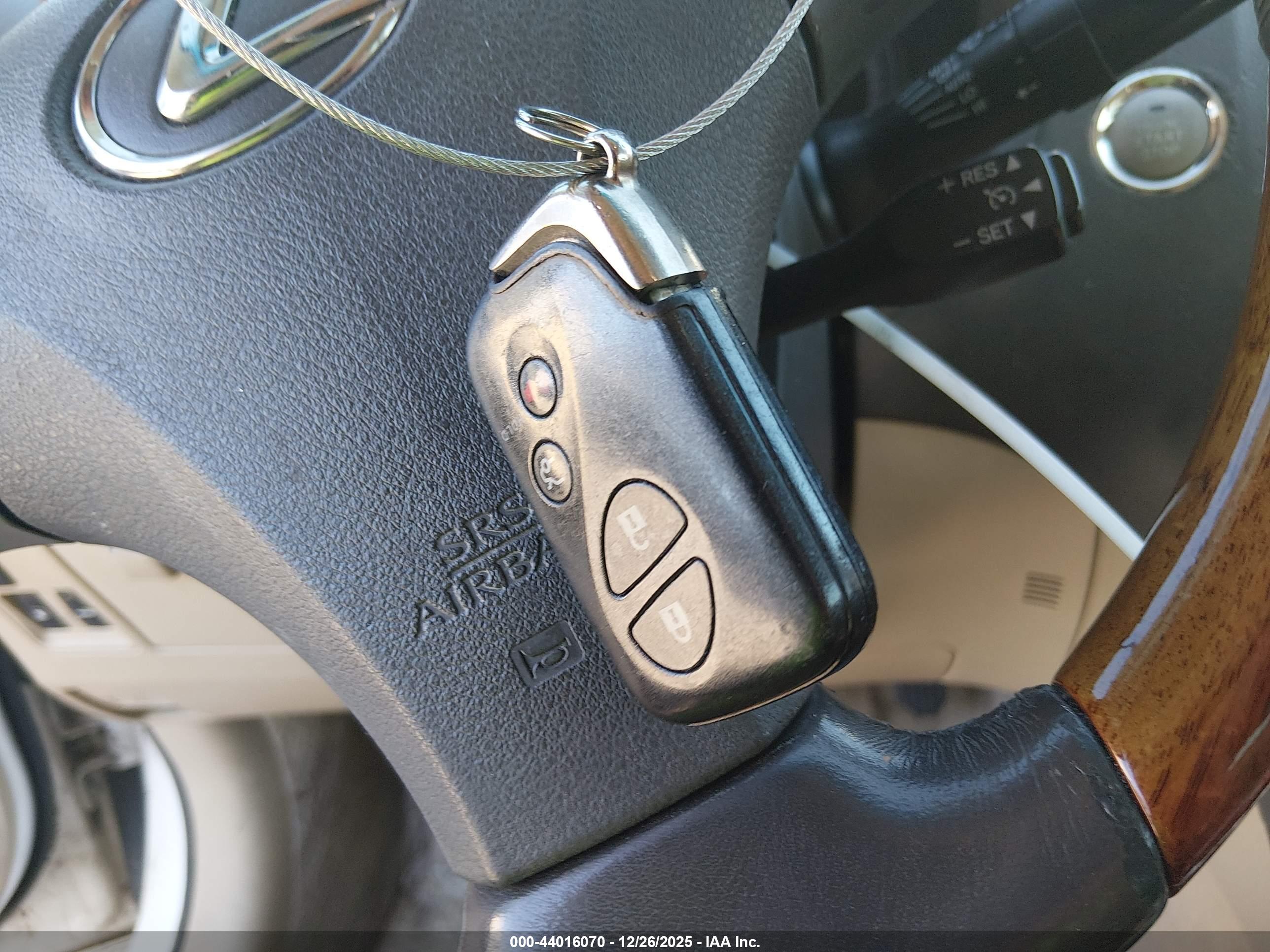 LEXUS ES image 11