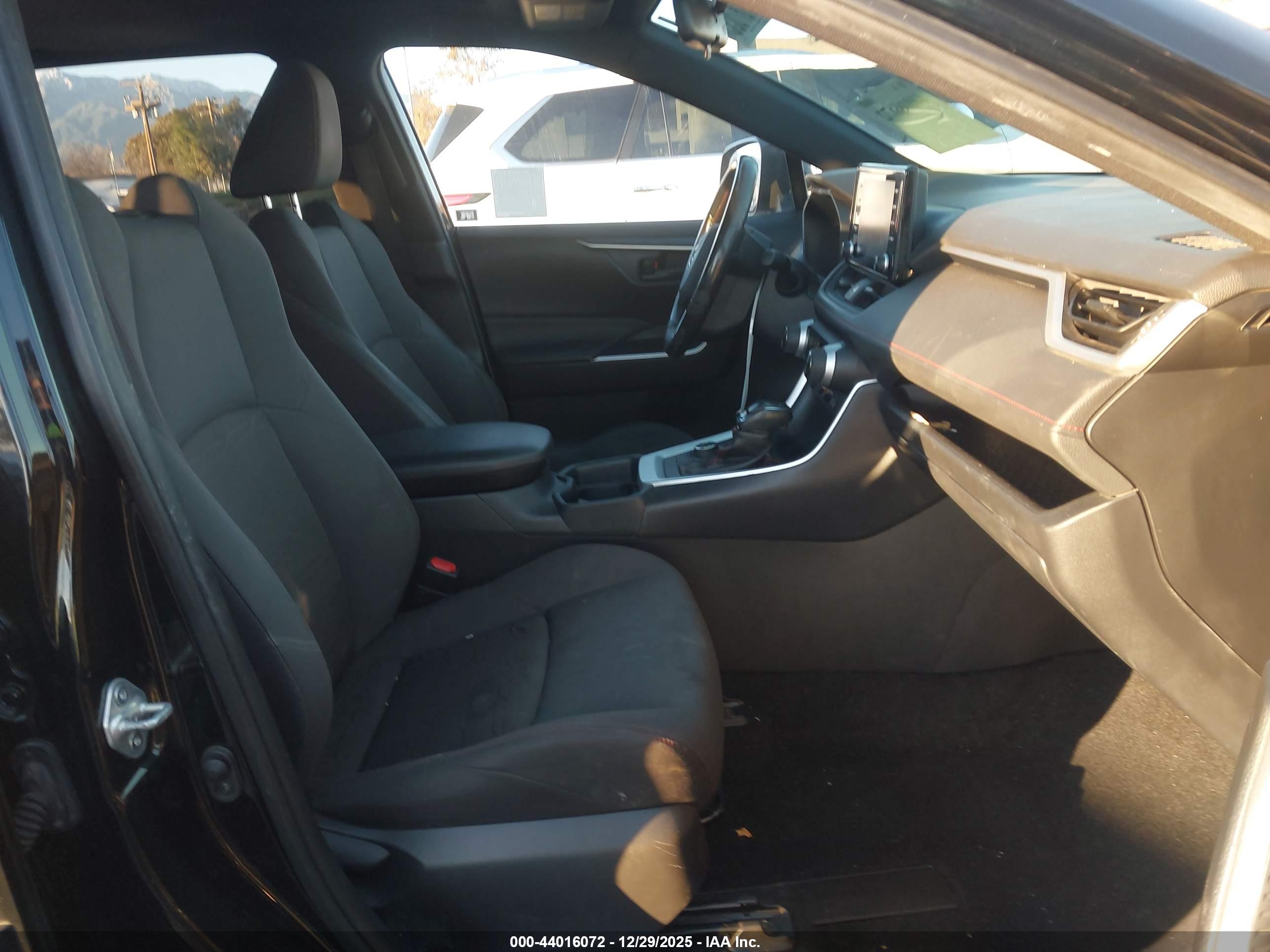 TOYOTA RAV4 image 5