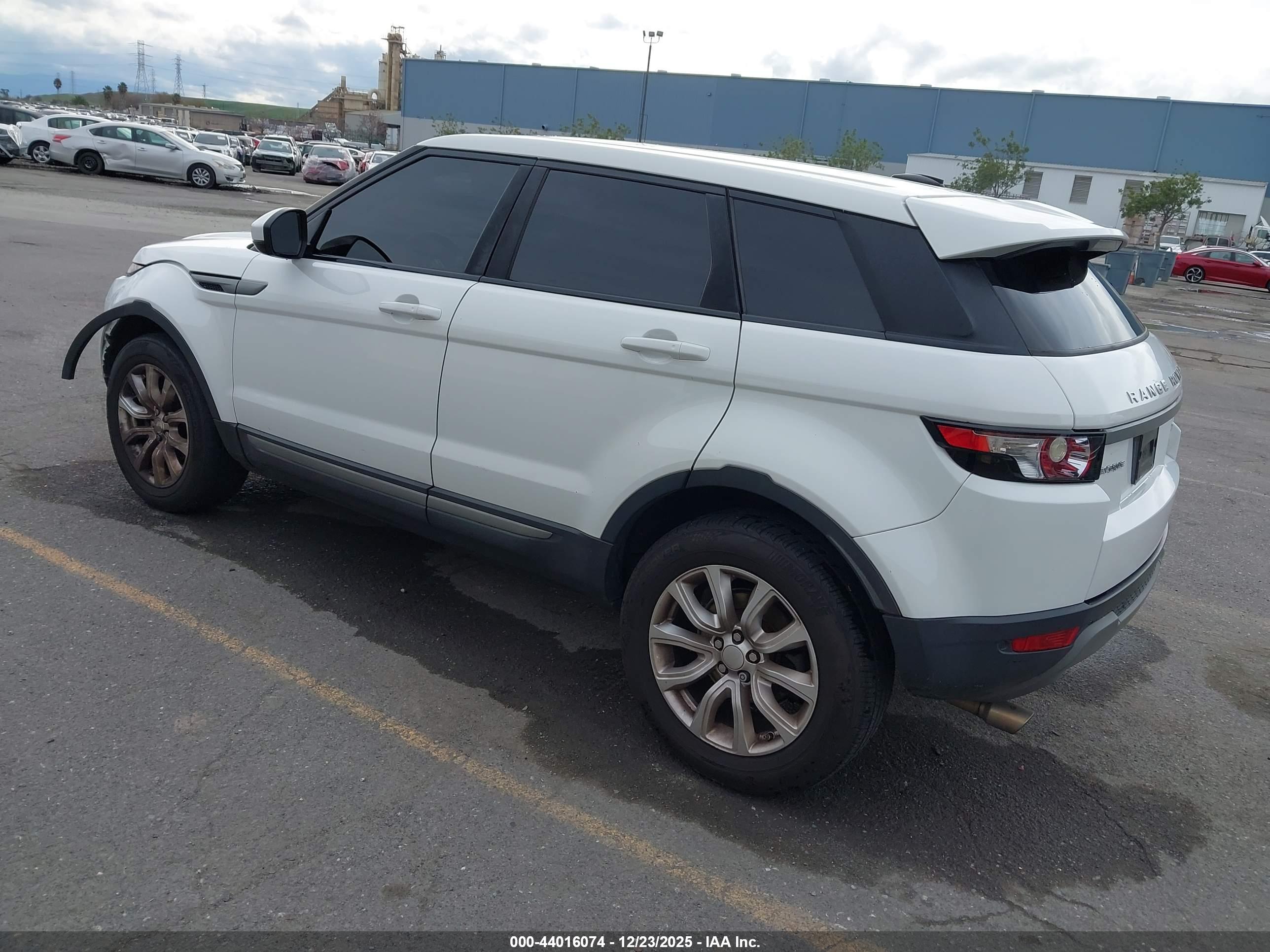 LAND ROVER image 3