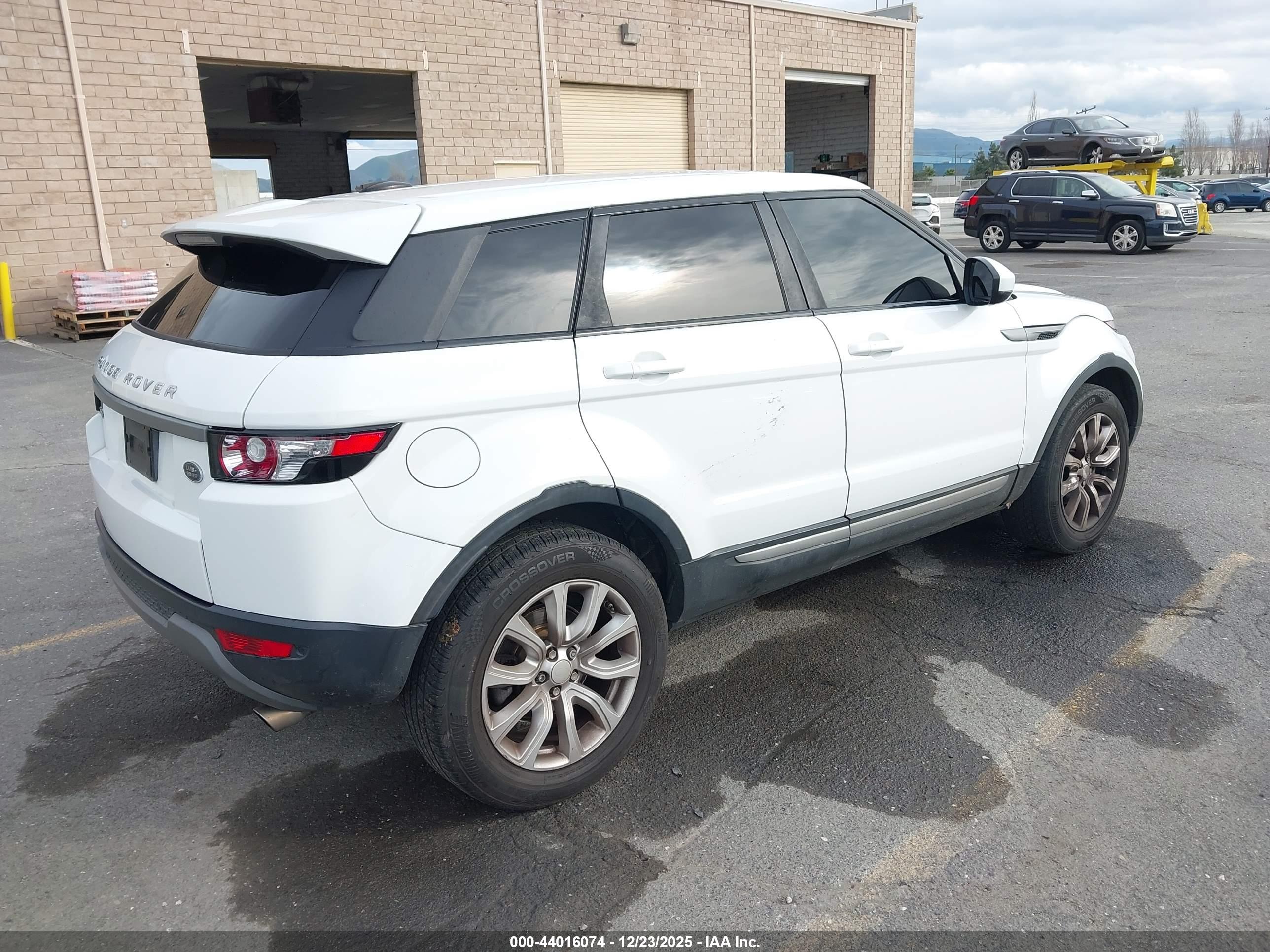 LAND ROVER image 4