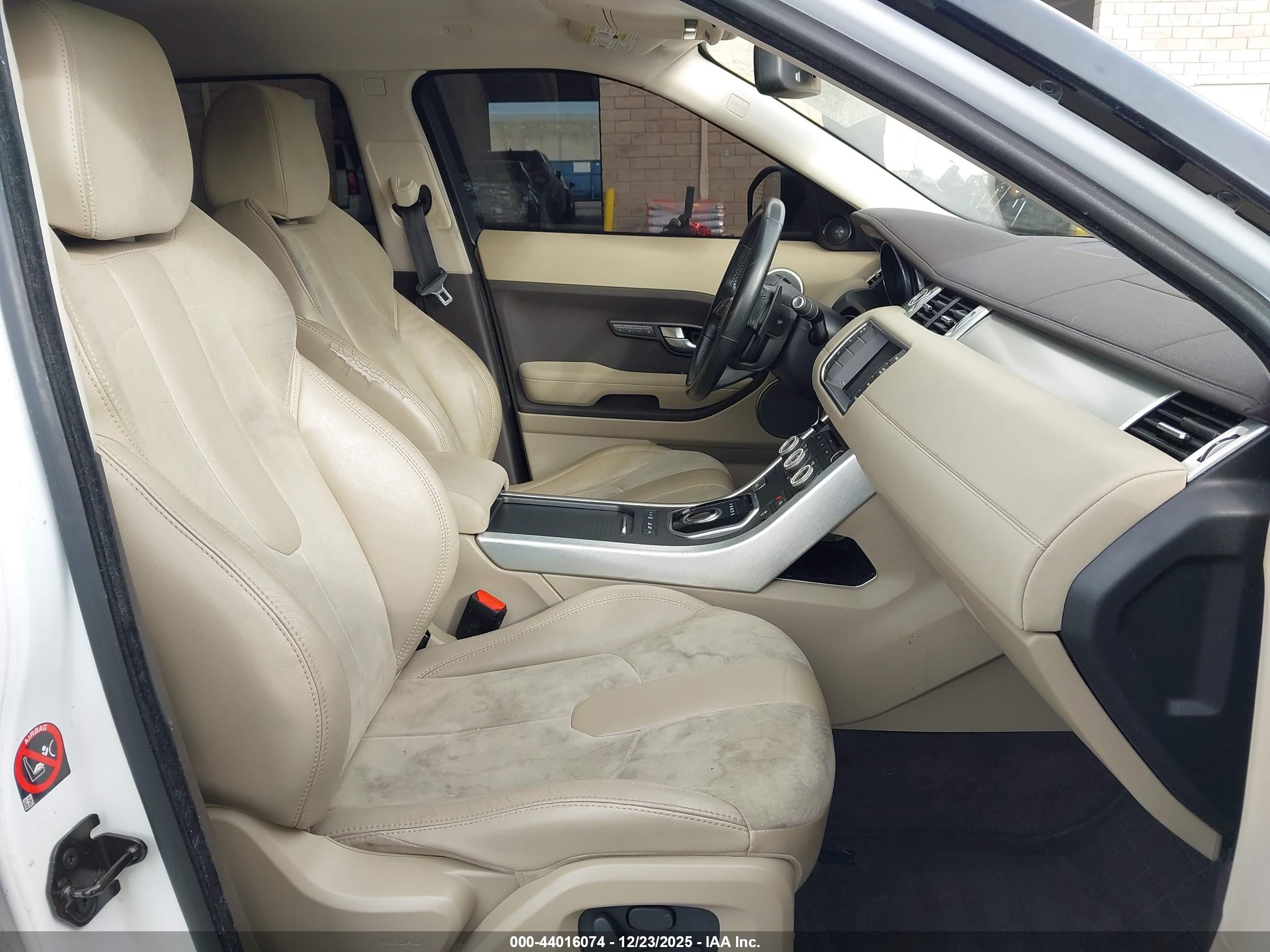 LAND ROVER image 5