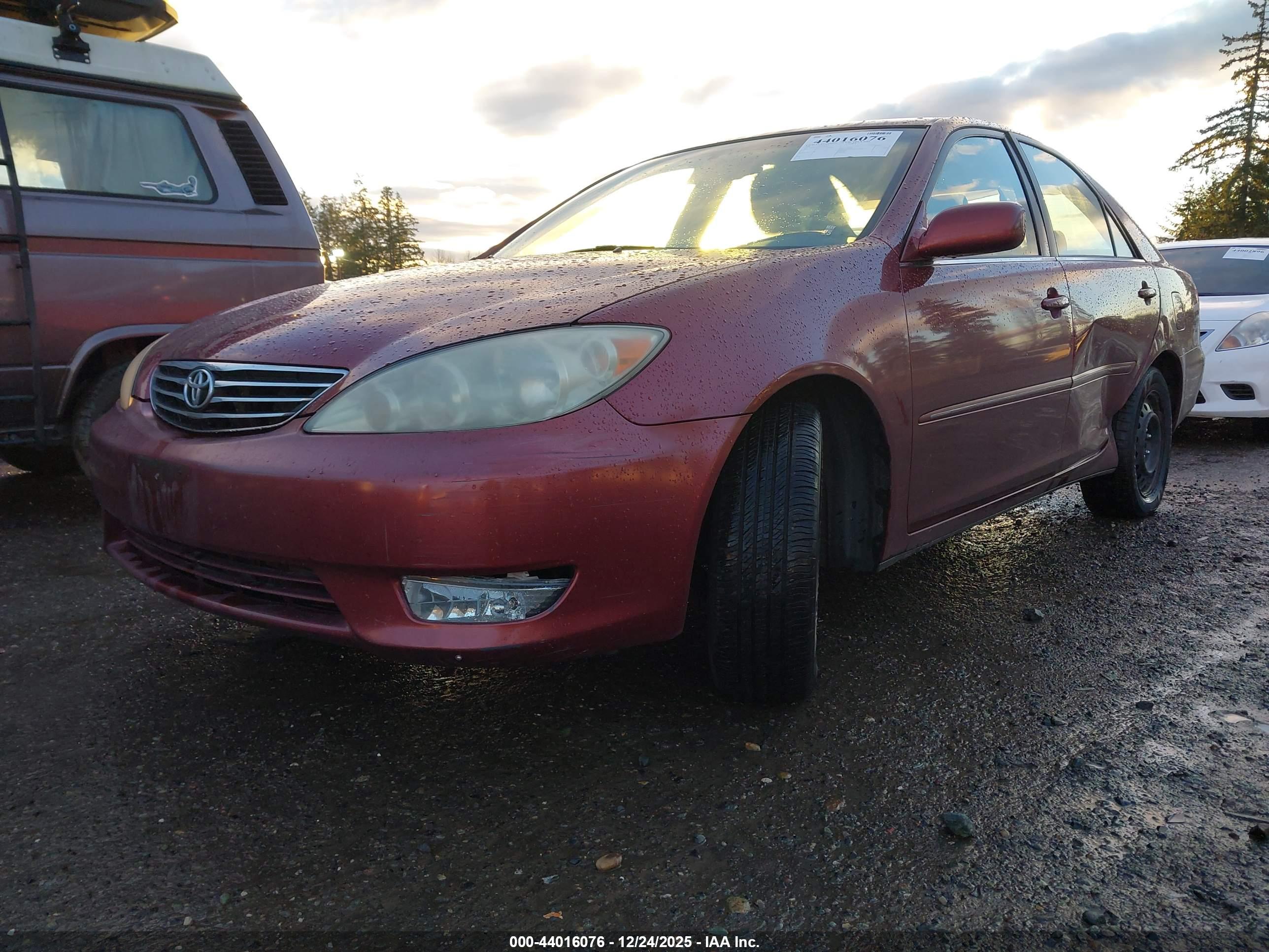 TOYOTA CAMRY image 2