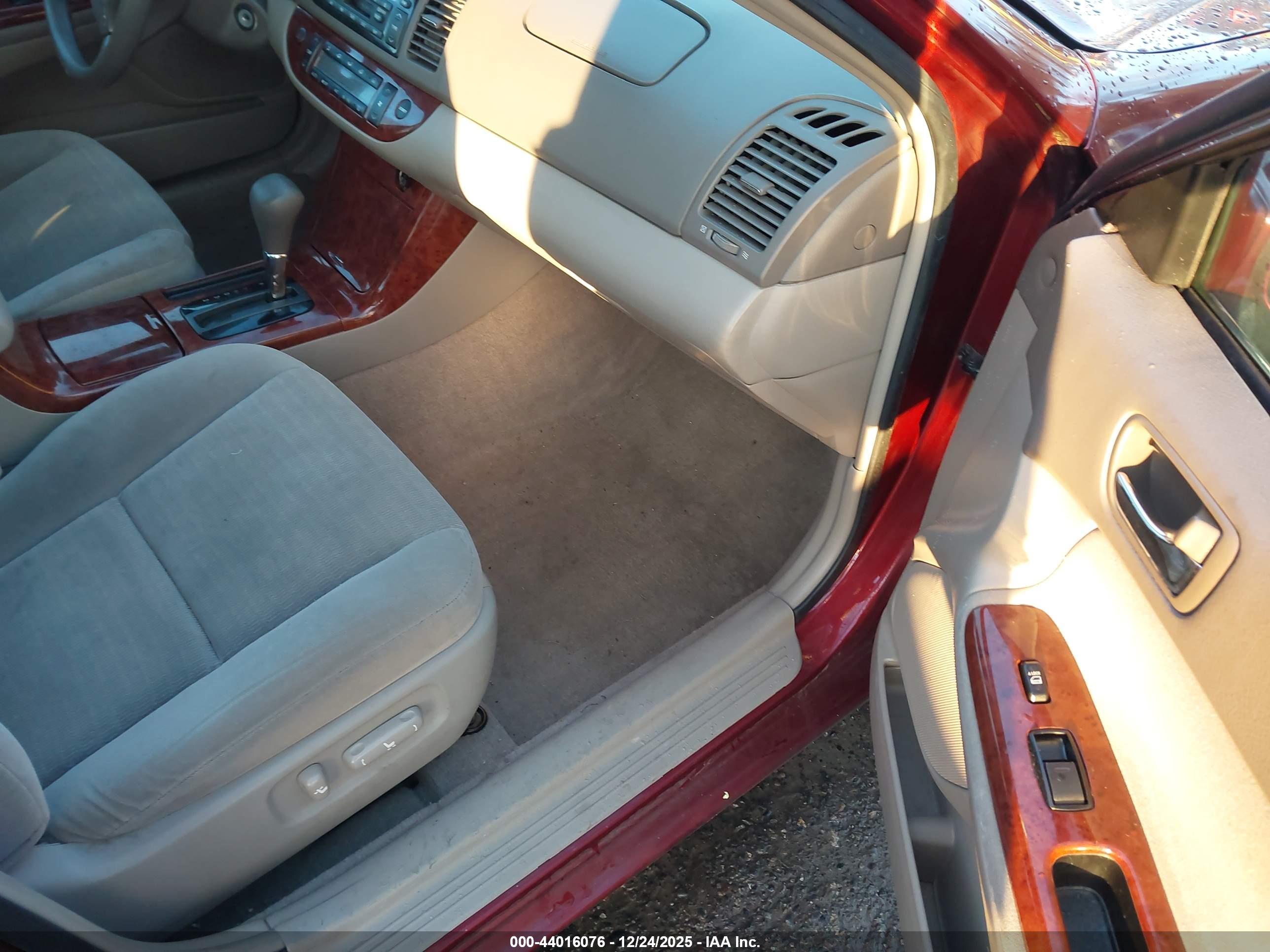 TOYOTA CAMRY image 5