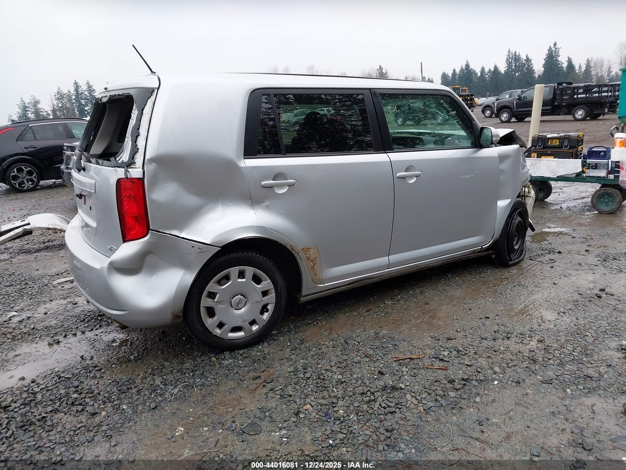 SCION XB image 4