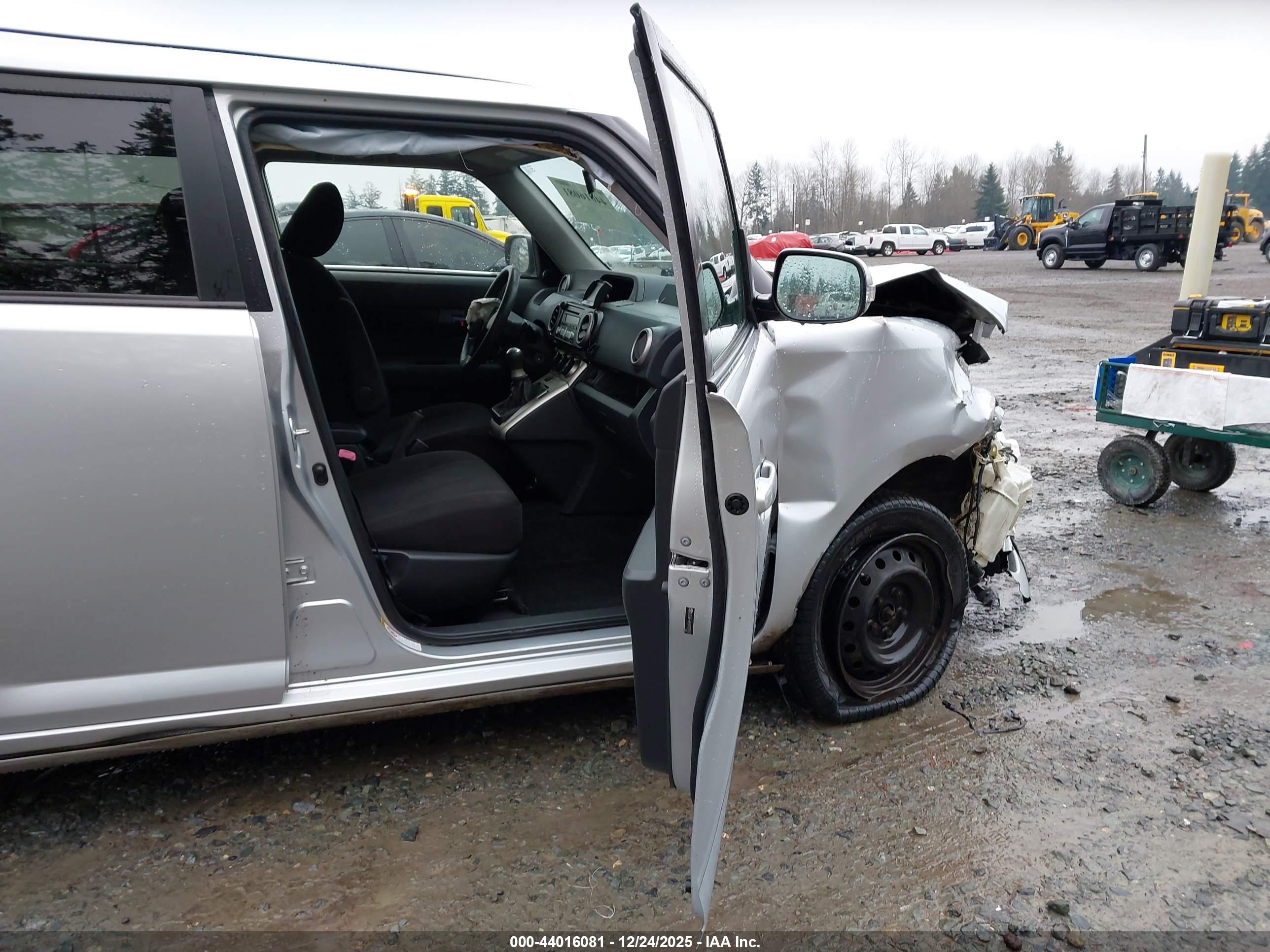 SCION XB image 5