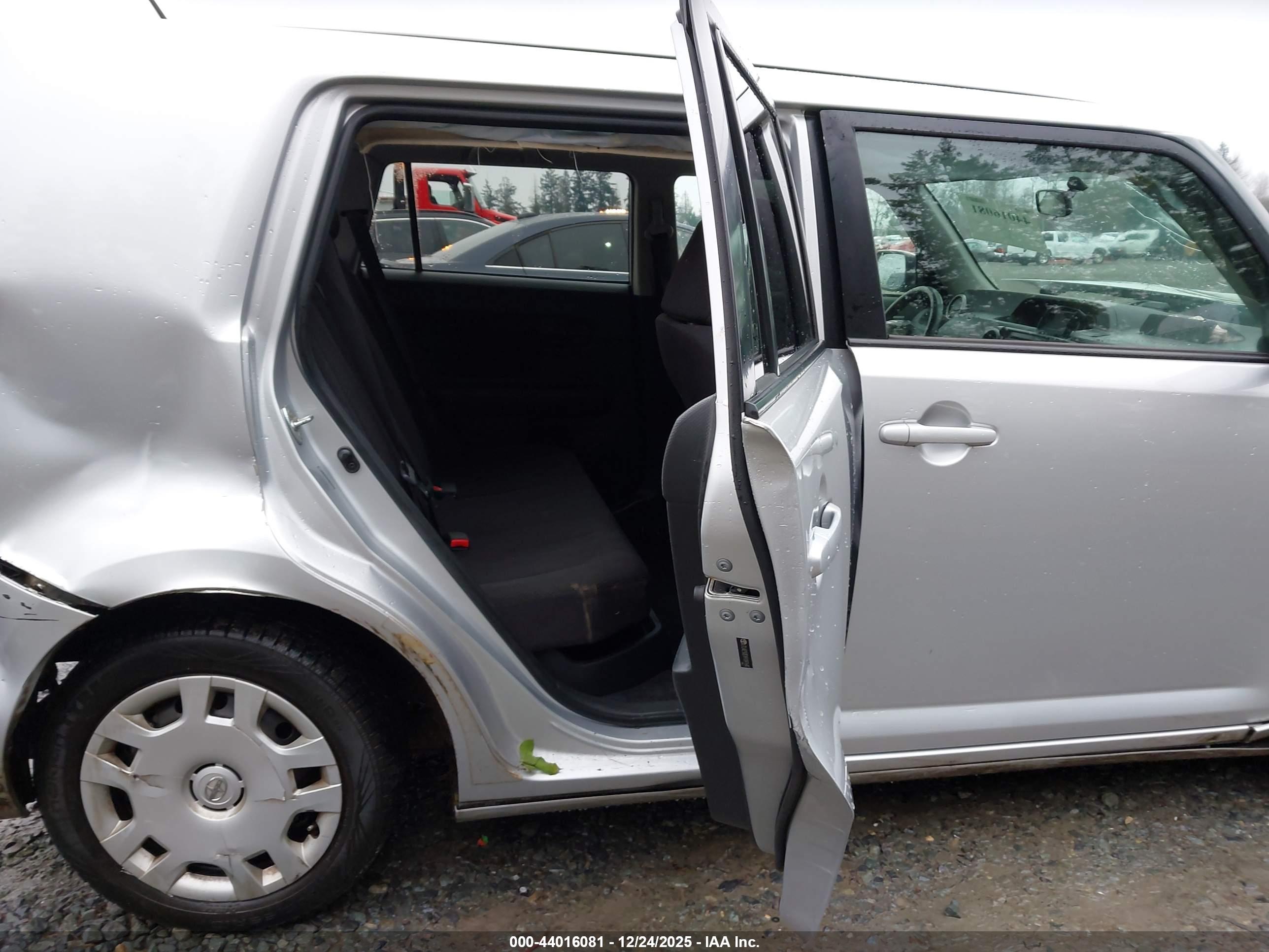 SCION XB image 8